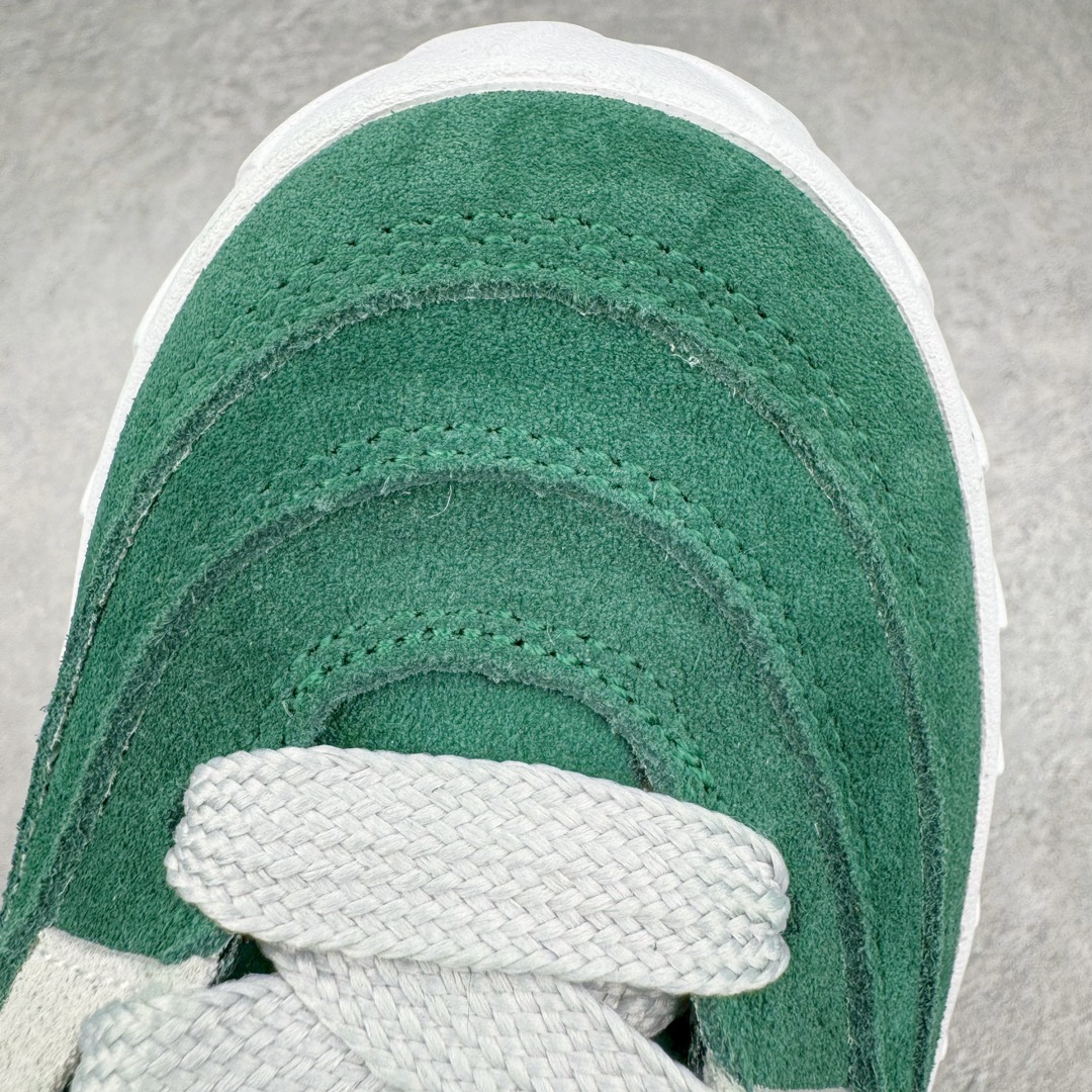 图片[12]-＃C版纯原 Crude x AD Originals Adimatic MID 马蒂奇系列中帮复古鲨鱼面包休闲运动休闲滑板板鞋 IE0022 葡萄牙涂鸦艺术家 Crude 与 Originals合作鞋款“Ynuk”系列。此次双方以Adimatic鞋型为基础，带来Crude × adidas Originals Adimatic Mid，一款超高颜值的面包鞋！鞋面采用麂皮材质打造，质感满满。鞋身元素经过放大处理，加厚的鞋舌、宽大的鞋带、大尺寸的三条杠。中底部分，鞋头、鞋尾是鲨鱼齿图案。最后深灰色中底搭配橡胶为底收尾，完善整双鞋设计。尺码：36 36⅔ 37⅓ 38 38⅔ 39⅓ 40 40⅔ 41⅓ 42 42⅔ 43⅓ 44 45-选品中心