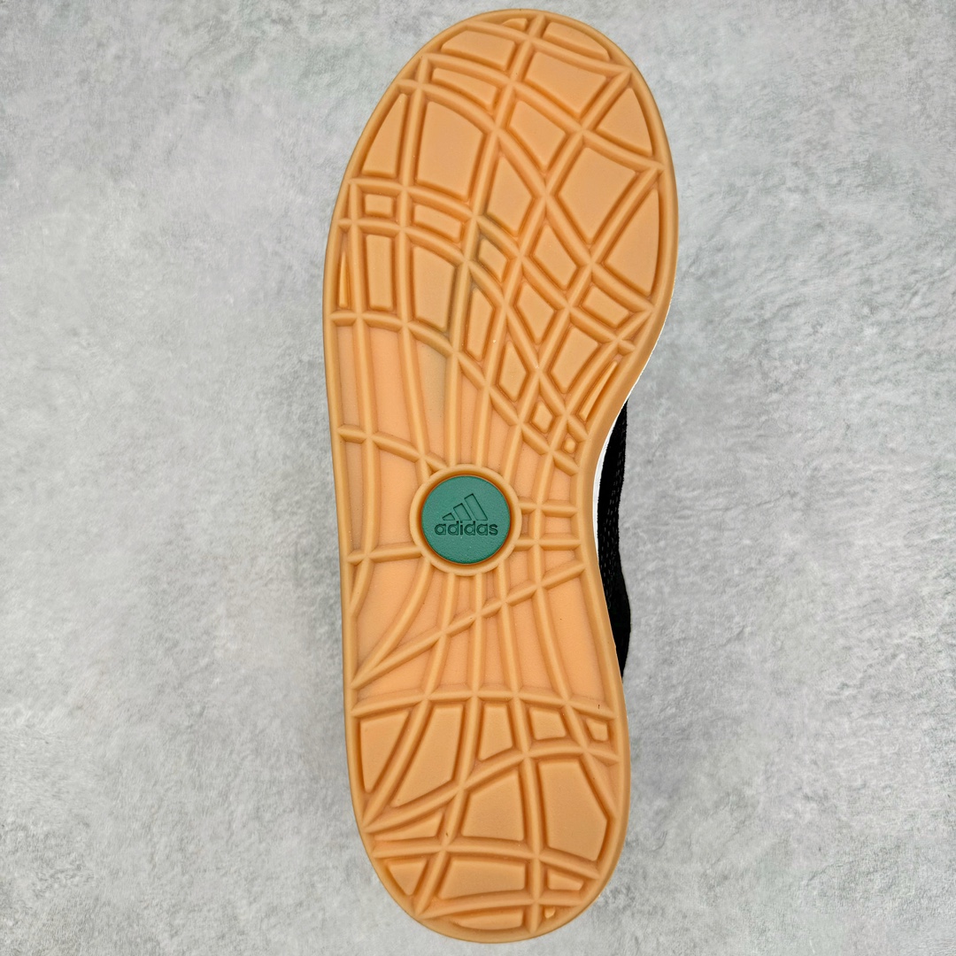 图片[9]-＃C版纯原 Crude x AD Originals Adimatic MID 马蒂奇系列中帮复古鲨鱼面包休闲运动休闲滑板板鞋 IF6289 葡萄牙涂鸦艺术家 Crude 与 Originals合作鞋款“Ynuk”系列。此次双方以Adimatic鞋型为基础，带来Crude × adidas Originals Adimatic Mid，一款超高颜值的面包鞋！鞋面采用麂皮材质打造，质感满满。鞋身元素经过放大处理，加厚的鞋舌、宽大的鞋带、大尺寸的三条杠。中底部分，鞋头、鞋尾是鲨鱼齿图案。最后深灰色中底搭配橡胶为底收尾，完善整双鞋设计。尺码：36 36⅔ 37⅓ 38 38⅔ 39⅓ 40 40⅔ 41⅓ 42 42⅔ 43⅓ 44 45-选品中心