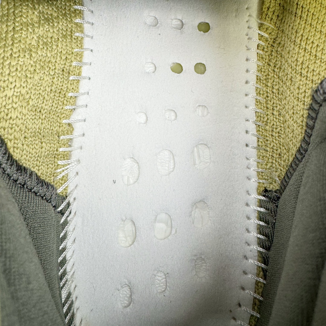 图片[13]-＃S版福利 Yeezy Boost 350 V2 28色 性价比外贸订单口碑惊人 原厂纸板楦头开发 进口机台打造完美鞋型 满钉油性爆米花 原厂针织面 鞋型细节后跟收缩度完美 上脚轻易乱真 毕竟没人会趴着看你细节 为保证脚感 建议选大半码 尺码：36 36.5 37 38 38.5 39 40 40.5 41 42 42.5 43 44 44.5 45 46-选品中心