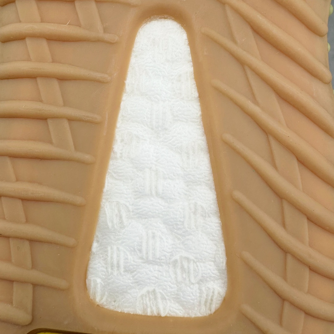 图片[11]-＃S版福利 Yeezy Boost 350 V2 28色 性价比外贸订单口碑惊人 原厂纸板楦头开发 进口机台打造完美鞋型 满钉油性爆米花 原厂针织面 鞋型细节后跟收缩度完美 上脚轻易乱真 毕竟没人会趴着看你细节 为保证脚感 建议选大半码 尺码：36 36.5 37 38 38.5 39 40 40.5 41 42 42.5 43 44 44.5 45 46-选品中心