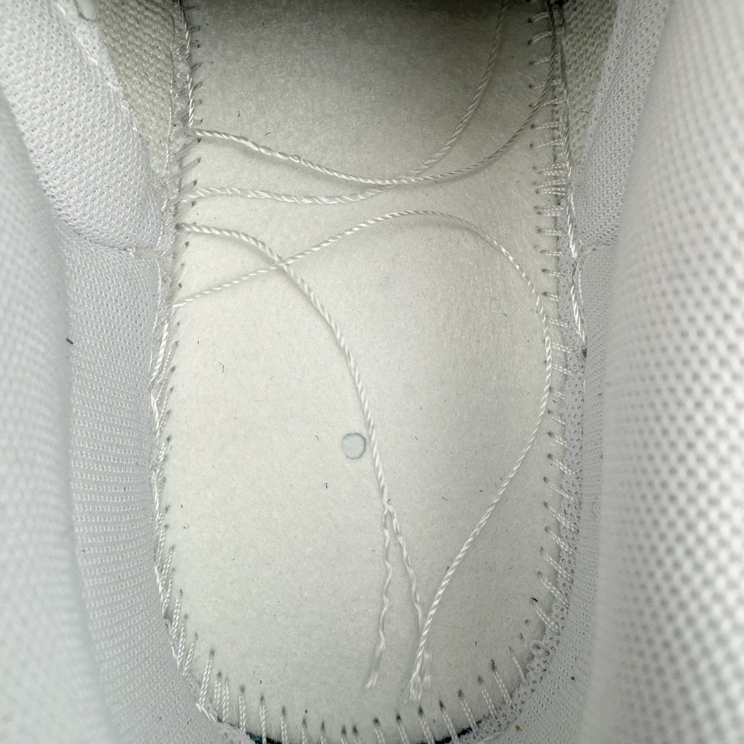 图片[10]-＃YC纯原福利 NK Dunk Low 桃心北卡蓝 DV0831-101 定制系列天花板 无原鞋不开发 全系列得物原鞋一比一校对开发 配色持续更新中 终端对接 优势输出 全套原厂楦头原纸板数据档案倾力打造 原汁原味莞产 极致还原 圈内最强针车工艺 高端零售指定版 广东原厂配套原盒原标 鞋盒分三个尺码段 原厂冲刀 超高清洁度 全鞋零毛边皮料切割 采用原厂百宏鞋带以及原厂百宏织唛舌标 内标可供原厂几率过验 进口原装条纹中底布 四线拉帮白色点胶 原厂拉帮手法遵循公司 原厂电绣 极致还原 尺码：35.5 36 36.5 37.5 38 38.5 39 40 40.5 41 42 42.5 43 44 44.5 45 46 47.5-选品中心