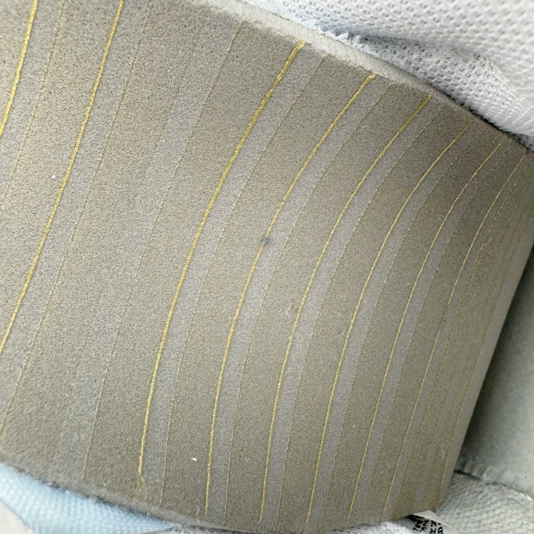 图片[21]-＃YC纯原福利 NK Dunk Low 桃心北卡蓝 DV0831-101 定制系列天花板 无原鞋不开发 全系列得物原鞋一比一校对开发 配色持续更新中 终端对接 优势输出 全套原厂楦头原纸板数据档案倾力打造 原汁原味莞产 极致还原 圈内最强针车工艺 高端零售指定版 广东原厂配套原盒原标 鞋盒分三个尺码段 原厂冲刀 超高清洁度 全鞋零毛边皮料切割 采用原厂百宏鞋带以及原厂百宏织唛舌标 内标可供原厂几率过验 进口原装条纹中底布 四线拉帮白色点胶 原厂拉帮手法遵循公司 原厂电绣 极致还原 尺码：35.5 36 36.5 37.5 38 38.5 39 40 40.5 41 42 42.5 43 44 44.5 45 46 47.5-选品中心