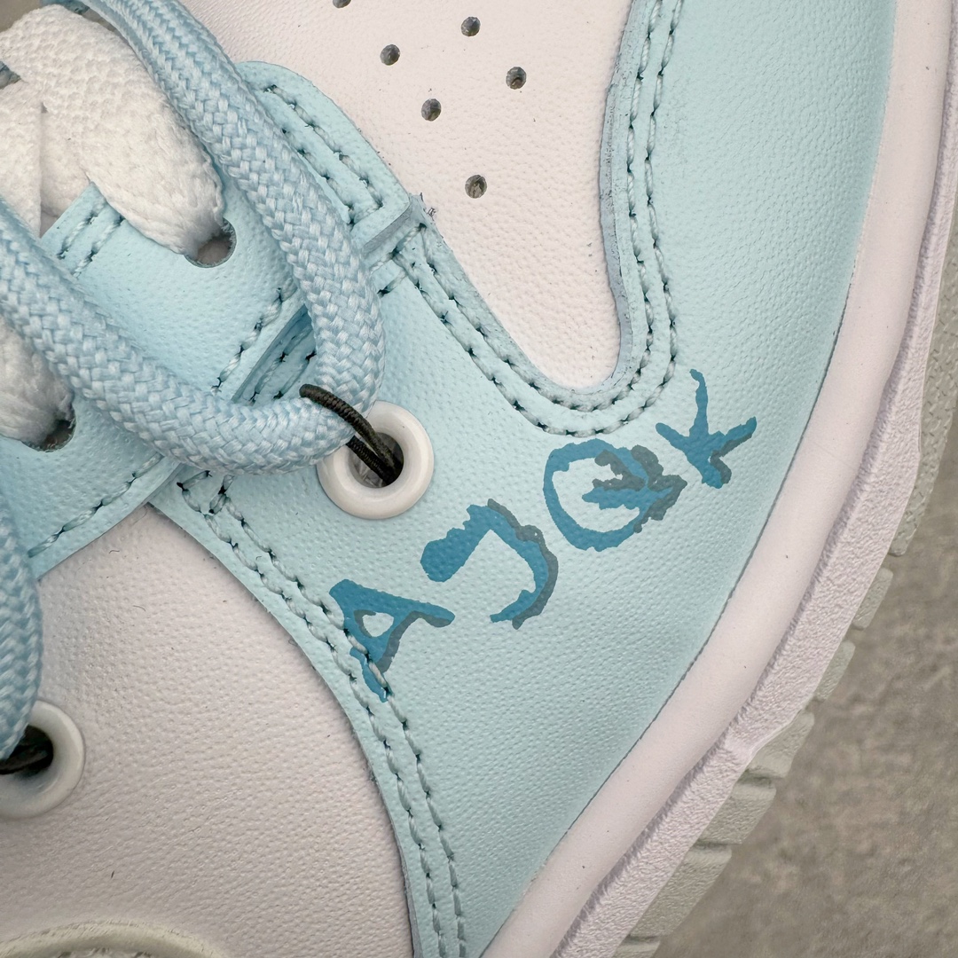 图片[18]-＃YC纯原福利 NK Dunk Low 桃心北卡蓝 DV0831-101 定制系列天花板 无原鞋不开发 全系列得物原鞋一比一校对开发 配色持续更新中 终端对接 优势输出 全套原厂楦头原纸板数据档案倾力打造 原汁原味莞产 极致还原 圈内最强针车工艺 高端零售指定版 广东原厂配套原盒原标 鞋盒分三个尺码段 原厂冲刀 超高清洁度 全鞋零毛边皮料切割 采用原厂百宏鞋带以及原厂百宏织唛舌标 内标可供原厂几率过验 进口原装条纹中底布 四线拉帮白色点胶 原厂拉帮手法遵循公司 原厂电绣 极致还原 尺码：35.5 36 36.5 37.5 38 38.5 39 40 40.5 41 42 42.5 43 44 44.5 45 46 47.5-选品中心