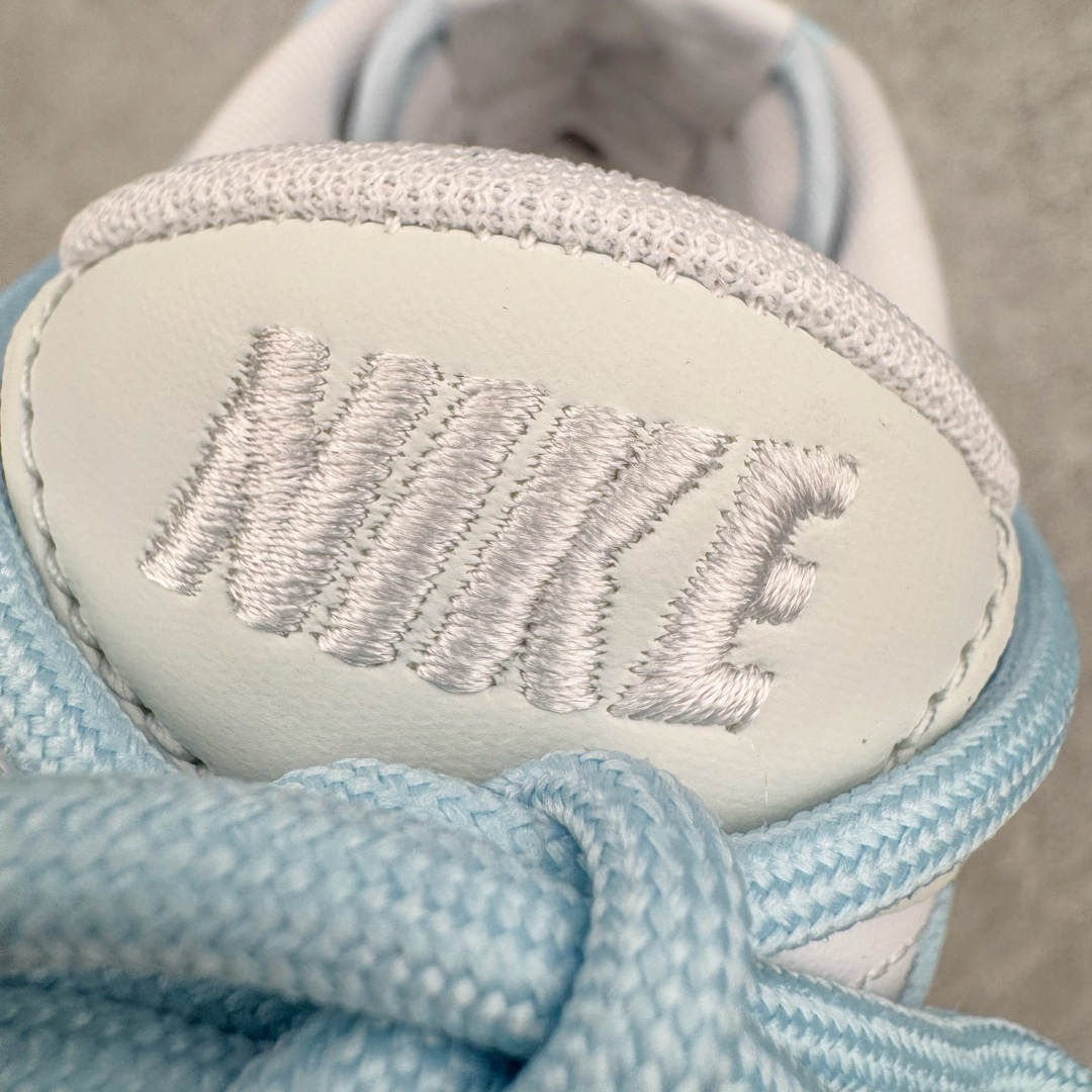 图片[14]-＃YC纯原福利 NK Dunk Low 桃心北卡蓝 DV0831-101 定制系列天花板 无原鞋不开发 全系列得物原鞋一比一校对开发 配色持续更新中 终端对接 优势输出 全套原厂楦头原纸板数据档案倾力打造 原汁原味莞产 极致还原 圈内最强针车工艺 高端零售指定版 广东原厂配套原盒原标 鞋盒分三个尺码段 原厂冲刀 超高清洁度 全鞋零毛边皮料切割 采用原厂百宏鞋带以及原厂百宏织唛舌标 内标可供原厂几率过验 进口原装条纹中底布 四线拉帮白色点胶 原厂拉帮手法遵循公司 原厂电绣 极致还原 尺码：35.5 36 36.5 37.5 38 38.5 39 40 40.5 41 42 42.5 43 44 44.5 45 46 47.5-选品中心