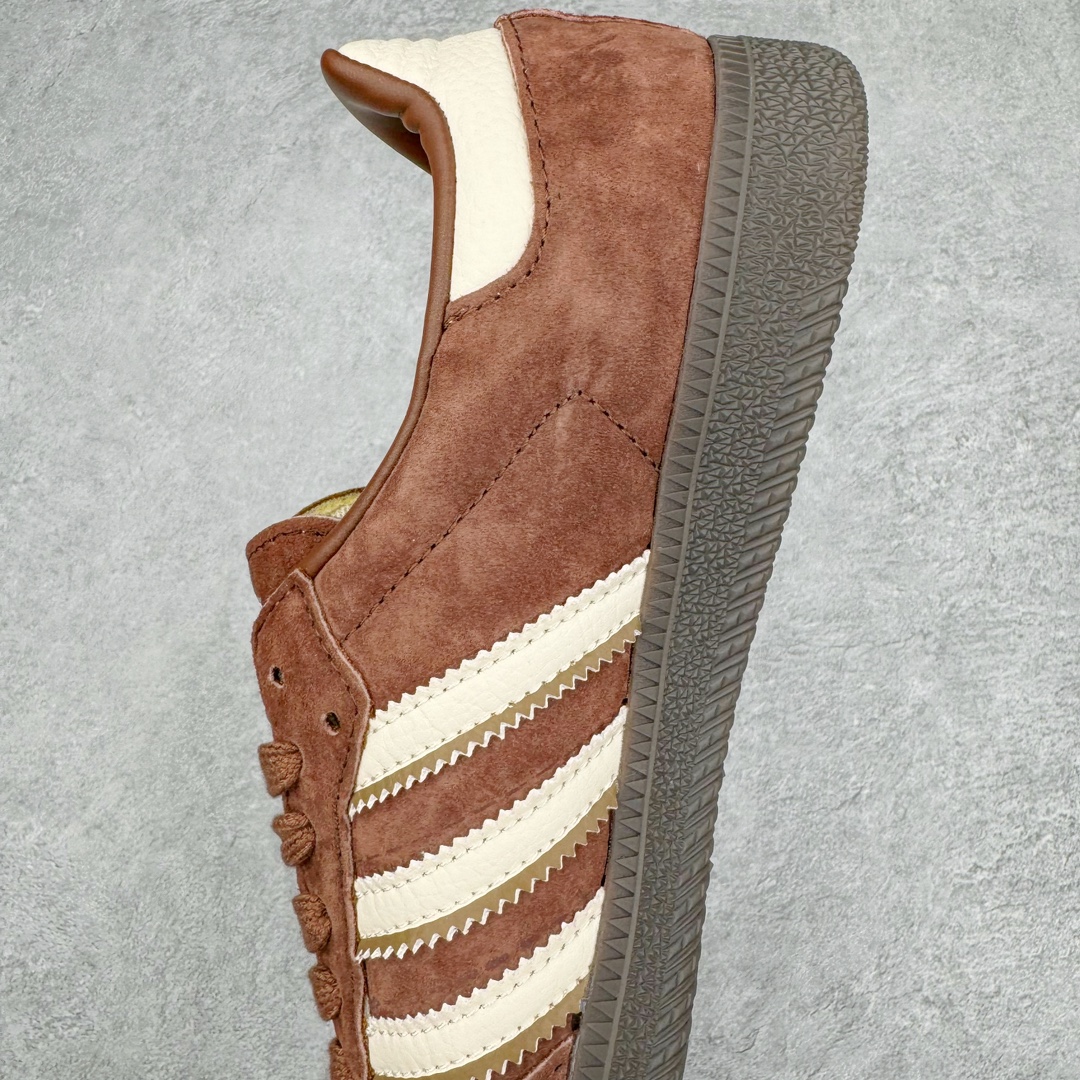 图片[7]-AD Original Samba OG 复古经典轻便板鞋 IG135 这款桑巴鞋展示了高质量的工艺 带有装饰的超锁缝制和无缝的手感 柔软、柔软的皮革造型和标志性的3条纹完成了精致的外观 正规合身鞋带 鞋面上有绒面鞋垫 橡胶鞋底 享受正畸套筒软感 自50年代首次亮相以来就一直在赢得粉丝的青睐 尺码：36 36.5 37.5 38 38.5 39 40 40.5 41 42 42.5 43 44 44.5 45-选品中心