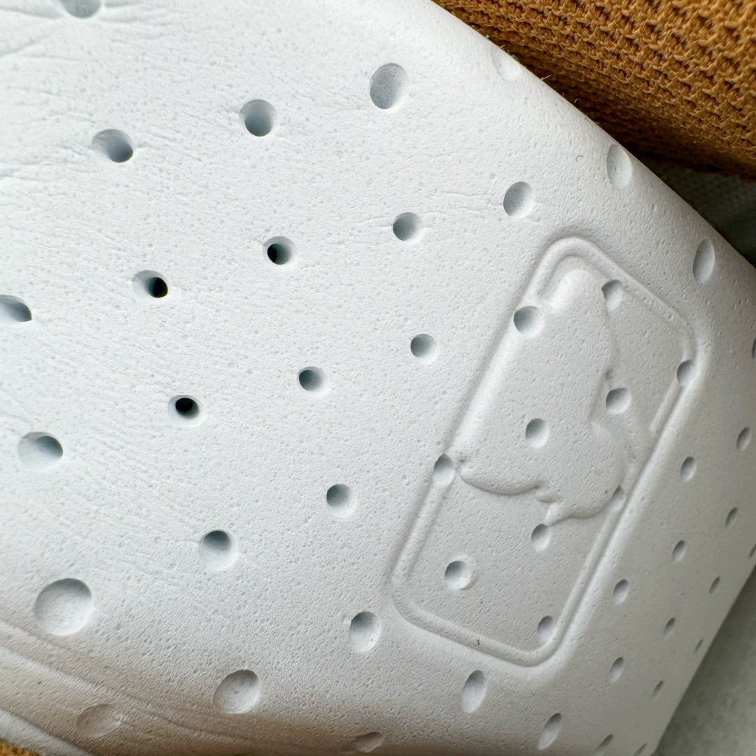 图片[19]-＃PB过验版 MLB Big Ball Chunky 复古印花老爹鞋系列低帮轻量增高厚底百搭休闲运动慢跑鞋 Korea韩国联名NY美国榄球纽约洋基队限定 目前可过轻松秒过各类鉴定 能操作的私聊 韩国代购专供 左脚内置NFC感应 区别市面贴纸假芯片 MLB专用菱形双针中底布 重点细节中底布带注胶孔 原厂NFC感应吊牌 支持鉴定 一个两位数 原盒原标 全套原楦原纸板原厂数据开发 中韩文保养标贴 绿色防霉片 平台代购专供 独家一比一RB+MD组合大底 高频后跟小人Logo精准对位立体饱满 正确网布加超迁鞋面 转印中底走线紧密 转印Logo工艺表层防刮不掉色 尺码：35 36 36.5 37.5 38 38.5 39 40 40.5 41 42 42.5 43 44 44.5 45-选品中心