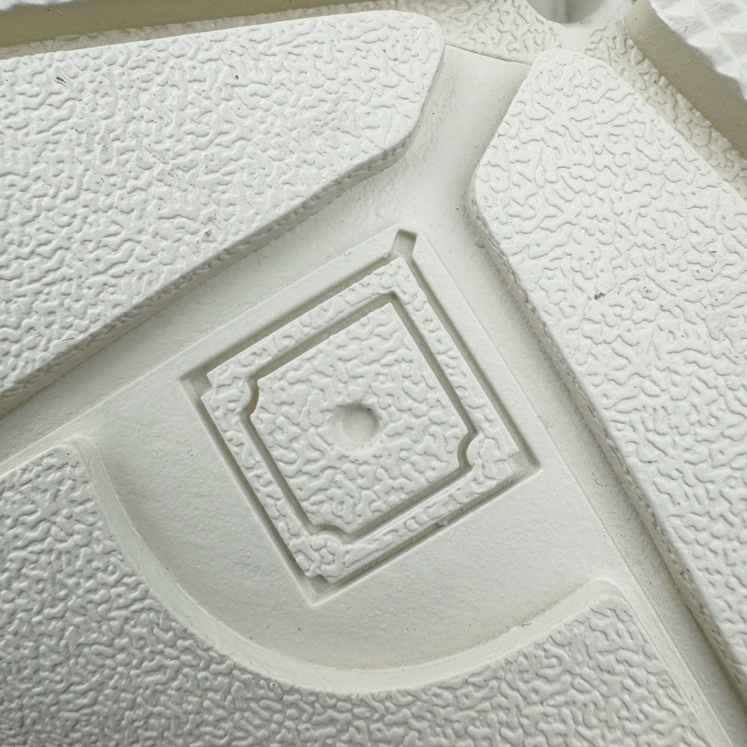 图片[12]-＃PB过验版 MLB Big Ball Chunky 复古印花老爹鞋系列低帮轻量增高厚底百搭休闲运动慢跑鞋 Korea韩国联名NY美国榄球纽约洋基队限定 目前可过轻松秒过各类鉴定 能操作的私聊 韩国代购专供 左脚内置NFC感应 区别市面贴纸假芯片 MLB专用菱形双针中底布 重点细节中底布带注胶孔 原厂NFC感应吊牌 支持鉴定 一个两位数 原盒原标 全套原楦原纸板原厂数据开发 中韩文保养标贴 绿色防霉片 平台代购专供 独家一比一RB+MD组合大底 高频后跟小人Logo精准对位立体饱满 正确网布加超迁鞋面 转印中底走线紧密 转印Logo工艺表层防刮不掉色 尺码：35 36 36.5 37.5 38 38.5 39 40 40.5 41 42 42.5 43 44 44.5 45-选品中心