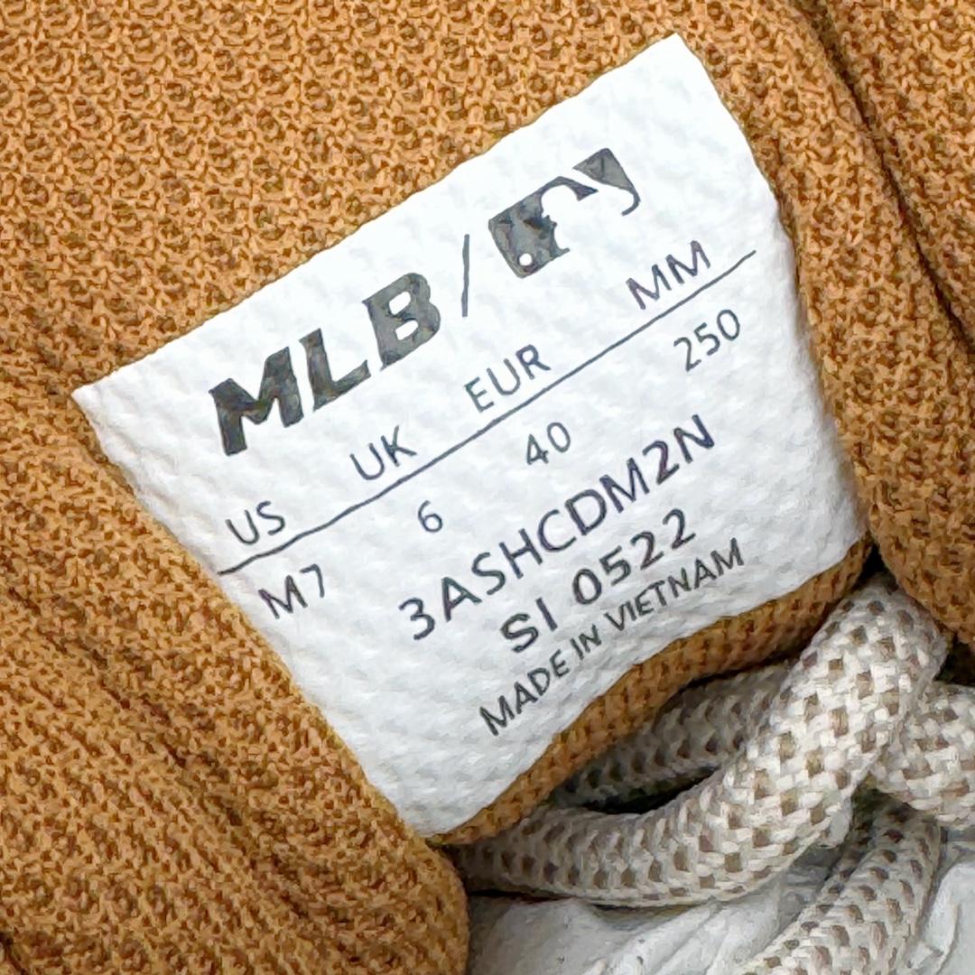 图片[11]-＃PB过验版 MLB Big Ball Chunky 复古印花老爹鞋系列低帮轻量增高厚底百搭休闲运动慢跑鞋 Korea韩国联名NY美国榄球纽约洋基队限定 目前可过轻松秒过各类鉴定 能操作的私聊 韩国代购专供 左脚内置NFC感应 区别市面贴纸假芯片 MLB专用菱形双针中底布 重点细节中底布带注胶孔 原厂NFC感应吊牌 支持鉴定 一个两位数 原盒原标 全套原楦原纸板原厂数据开发 中韩文保养标贴 绿色防霉片 平台代购专供 独家一比一RB+MD组合大底 高频后跟小人Logo精准对位立体饱满 正确网布加超迁鞋面 转印中底走线紧密 转印Logo工艺表层防刮不掉色 尺码：35 36 36.5 37.5 38 38.5 39 40 40.5 41 42 42.5 43 44 44.5 45-选品中心