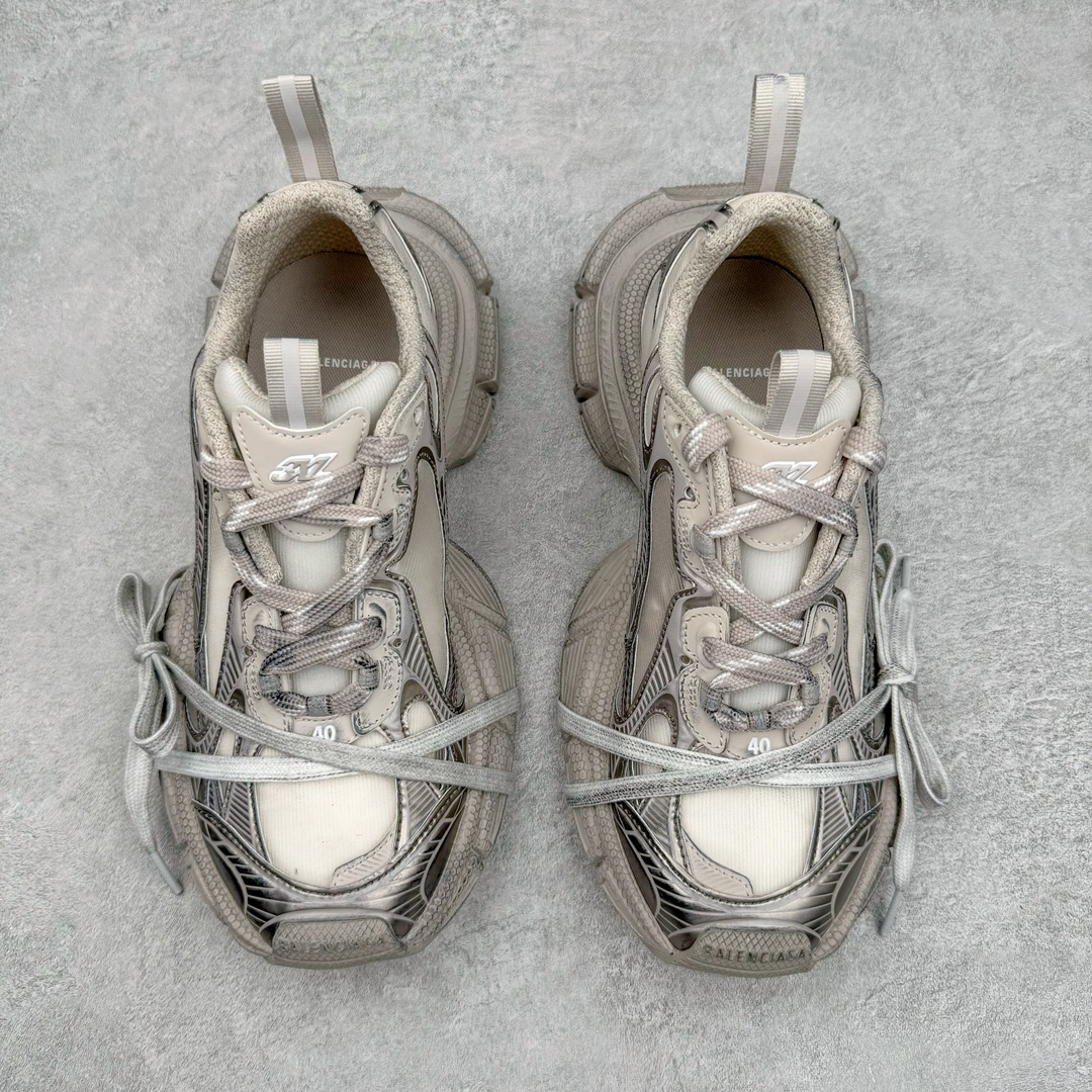 图片[2]-＃VG零售版 BALENCIAGA 3XL Sneakers 巴黎世家十代网布系带低帮走秀复古老爹鞋 全套原纸板楦头开发 最原汁原味的灵魂版型 全鞋荧光划线卡点 胶水把控整洁度追求极致完美 每一双都是工艺品 多重QC质检 超越公司货的品控标准 实实在在的免检产品 原盒原配 正确字体电绣 粗细、位置、大小正确 侧边TPU 透气孔匹配意产原版 正确分离大底 TPU软底 原版一致大底LOGO 立体感十足 原厂皮料水洗做旧 采购原厂网纱 不含皮革 网布材料和聚氨酯 磨损效果 鞋头边缘和后帮 Balenciaga 徽标 鞋面和后跟凸印尺码 鞋舌 3XL 橡胶品牌标识和反光细节 鞋帮拉袢和鞋舌拉祥 配反光细节 备用鞋带在鞋履前侧 可在穿着前取下 便于不同造型搭配 正常尺码 尺码：35 36 37 38 39 40 41 42 43 44 45 46-选品中心