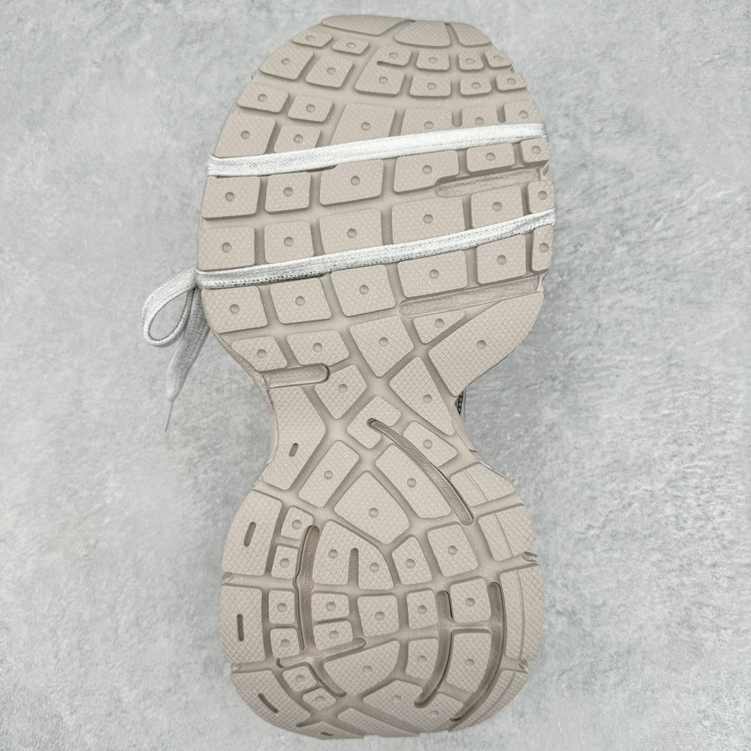 图片[9]-＃VG零售版 BALENCIAGA 3XL Sneakers 巴黎世家十代网布系带低帮走秀复古老爹鞋 全套原纸板楦头开发 最原汁原味的灵魂版型 全鞋荧光划线卡点 胶水把控整洁度追求极致完美 每一双都是工艺品 多重QC质检 超越公司货的品控标准 实实在在的免检产品 原盒原配 正确字体电绣 粗细、位置、大小正确 侧边TPU 透气孔匹配意产原版 正确分离大底 TPU软底 原版一致大底LOGO 立体感十足 原厂皮料水洗做旧 采购原厂网纱 不含皮革 网布材料和聚氨酯 磨损效果 鞋头边缘和后帮 Balenciaga 徽标 鞋面和后跟凸印尺码 鞋舌 3XL 橡胶品牌标识和反光细节 鞋帮拉袢和鞋舌拉祥 配反光细节 备用鞋带在鞋履前侧 可在穿着前取下 便于不同造型搭配 正常尺码 尺码：35 36 37 38 39 40 41 42 43 44 45 46-选品中心