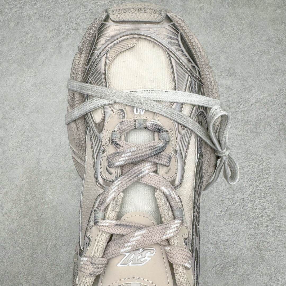 图片[4]-＃VG零售版 BALENCIAGA 3XL Sneakers 巴黎世家十代网布系带低帮走秀复古老爹鞋 全套原纸板楦头开发 最原汁原味的灵魂版型 全鞋荧光划线卡点 胶水把控整洁度追求极致完美 每一双都是工艺品 多重QC质检 超越公司货的品控标准 实实在在的免检产品 原盒原配 正确字体电绣 粗细、位置、大小正确 侧边TPU 透气孔匹配意产原版 正确分离大底 TPU软底 原版一致大底LOGO 立体感十足 原厂皮料水洗做旧 采购原厂网纱 不含皮革 网布材料和聚氨酯 磨损效果 鞋头边缘和后帮 Balenciaga 徽标 鞋面和后跟凸印尺码 鞋舌 3XL 橡胶品牌标识和反光细节 鞋帮拉袢和鞋舌拉祥 配反光细节 备用鞋带在鞋履前侧 可在穿着前取下 便于不同造型搭配 正常尺码 尺码：35 36 37 38 39 40 41 42 43 44 45 46-选品中心