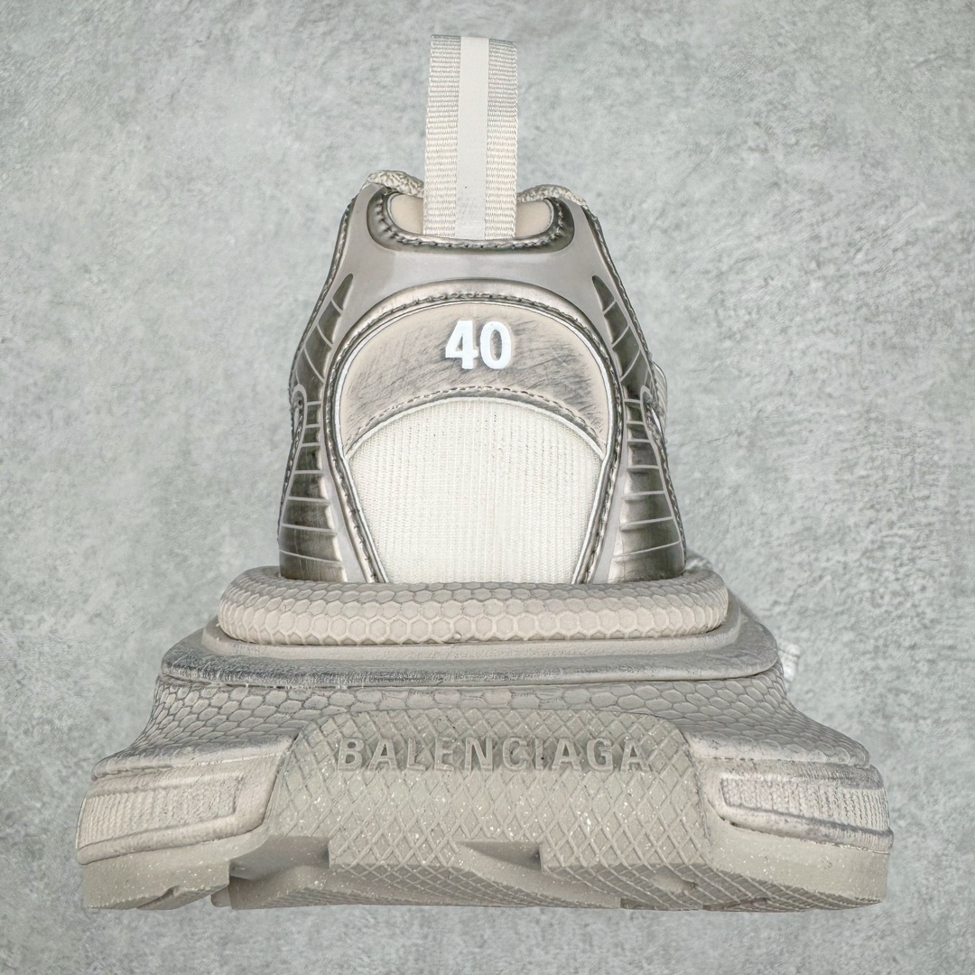 图片[8]-＃VG零售版 BALENCIAGA 3XL Sneakers 巴黎世家十代网布系带低帮走秀复古老爹鞋 全套原纸板楦头开发 最原汁原味的灵魂版型 全鞋荧光划线卡点 胶水把控整洁度追求极致完美 每一双都是工艺品 多重QC质检 超越公司货的品控标准 实实在在的免检产品 原盒原配 正确字体电绣 粗细、位置、大小正确 侧边TPU 透气孔匹配意产原版 正确分离大底 TPU软底 原版一致大底LOGO 立体感十足 原厂皮料水洗做旧 采购原厂网纱 不含皮革 网布材料和聚氨酯 磨损效果 鞋头边缘和后帮 Balenciaga 徽标 鞋面和后跟凸印尺码 鞋舌 3XL 橡胶品牌标识和反光细节 鞋帮拉袢和鞋舌拉祥 配反光细节 备用鞋带在鞋履前侧 可在穿着前取下 便于不同造型搭配 正常尺码 尺码：35 36 37 38 39 40 41 42 43 44 45 46-选品中心