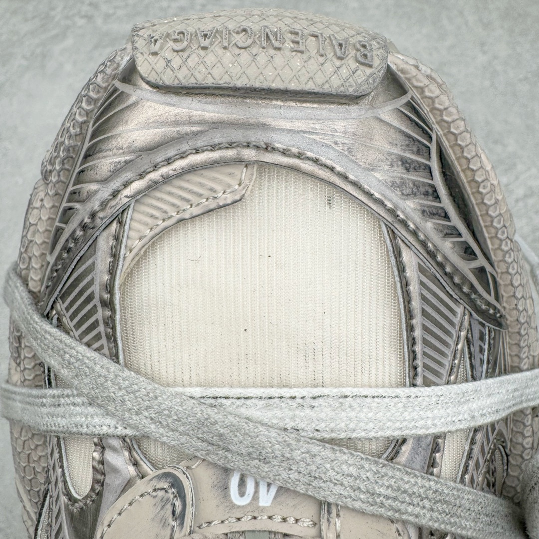 图片[21]-＃VG零售版 BALENCIAGA 3XL Sneakers 巴黎世家十代网布系带低帮走秀复古老爹鞋 全套原纸板楦头开发 最原汁原味的灵魂版型 全鞋荧光划线卡点 胶水把控整洁度追求极致完美 每一双都是工艺品 多重QC质检 超越公司货的品控标准 实实在在的免检产品 原盒原配 正确字体电绣 粗细、位置、大小正确 侧边TPU 透气孔匹配意产原版 正确分离大底 TPU软底 原版一致大底LOGO 立体感十足 原厂皮料水洗做旧 采购原厂网纱 不含皮革 网布材料和聚氨酯 磨损效果 鞋头边缘和后帮 Balenciaga 徽标 鞋面和后跟凸印尺码 鞋舌 3XL 橡胶品牌标识和反光细节 鞋帮拉袢和鞋舌拉祥 配反光细节 备用鞋带在鞋履前侧 可在穿着前取下 便于不同造型搭配 正常尺码 尺码：35 36 37 38 39 40 41 42 43 44 45 46-选品中心