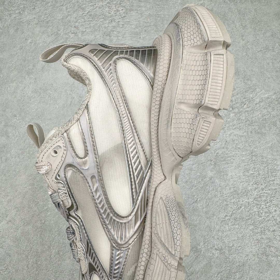图片[7]-＃VG零售版 BALENCIAGA 3XL Sneakers 巴黎世家十代网布系带低帮走秀复古老爹鞋 全套原纸板楦头开发 最原汁原味的灵魂版型 全鞋荧光划线卡点 胶水把控整洁度追求极致完美 每一双都是工艺品 多重QC质检 超越公司货的品控标准 实实在在的免检产品 原盒原配 正确字体电绣 粗细、位置、大小正确 侧边TPU 透气孔匹配意产原版 正确分离大底 TPU软底 原版一致大底LOGO 立体感十足 原厂皮料水洗做旧 采购原厂网纱 不含皮革 网布材料和聚氨酯 磨损效果 鞋头边缘和后帮 Balenciaga 徽标 鞋面和后跟凸印尺码 鞋舌 3XL 橡胶品牌标识和反光细节 鞋帮拉袢和鞋舌拉祥 配反光细节 备用鞋带在鞋履前侧 可在穿着前取下 便于不同造型搭配 正常尺码 尺码：35 36 37 38 39 40 41 42 43 44 45 46-选品中心