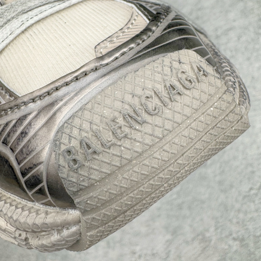 图片[12]-＃VG零售版 BALENCIAGA 3XL Sneakers 巴黎世家十代网布系带低帮走秀复古老爹鞋 全套原纸板楦头开发 最原汁原味的灵魂版型 全鞋荧光划线卡点 胶水把控整洁度追求极致完美 每一双都是工艺品 多重QC质检 超越公司货的品控标准 实实在在的免检产品 原盒原配 正确字体电绣 粗细、位置、大小正确 侧边TPU 透气孔匹配意产原版 正确分离大底 TPU软底 原版一致大底LOGO 立体感十足 原厂皮料水洗做旧 采购原厂网纱 不含皮革 网布材料和聚氨酯 磨损效果 鞋头边缘和后帮 Balenciaga 徽标 鞋面和后跟凸印尺码 鞋舌 3XL 橡胶品牌标识和反光细节 鞋帮拉袢和鞋舌拉祥 配反光细节 备用鞋带在鞋履前侧 可在穿着前取下 便于不同造型搭配 正常尺码 尺码：35 36 37 38 39 40 41 42 43 44 45 46-选品中心