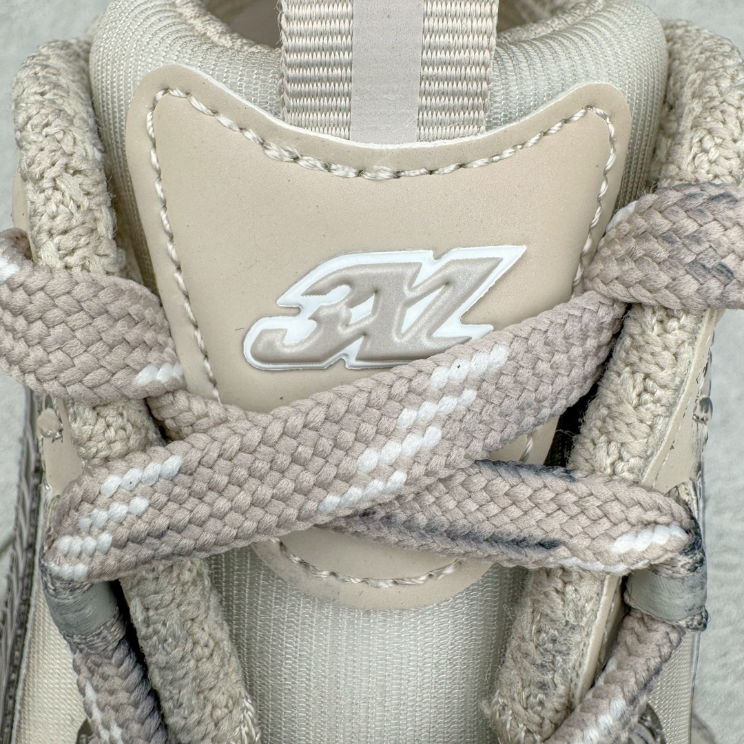 图片[17]-＃VG零售版 BALENCIAGA 3XL Sneakers 巴黎世家十代网布系带低帮走秀复古老爹鞋 全套原纸板楦头开发 最原汁原味的灵魂版型 全鞋荧光划线卡点 胶水把控整洁度追求极致完美 每一双都是工艺品 多重QC质检 超越公司货的品控标准 实实在在的免检产品 原盒原配 正确字体电绣 粗细、位置、大小正确 侧边TPU 透气孔匹配意产原版 正确分离大底 TPU软底 原版一致大底LOGO 立体感十足 原厂皮料水洗做旧 采购原厂网纱 不含皮革 网布材料和聚氨酯 磨损效果 鞋头边缘和后帮 Balenciaga 徽标 鞋面和后跟凸印尺码 鞋舌 3XL 橡胶品牌标识和反光细节 鞋帮拉袢和鞋舌拉祥 配反光细节 备用鞋带在鞋履前侧 可在穿着前取下 便于不同造型搭配 正常尺码 尺码：35 36 37 38 39 40 41 42 43 44 45 46-选品中心