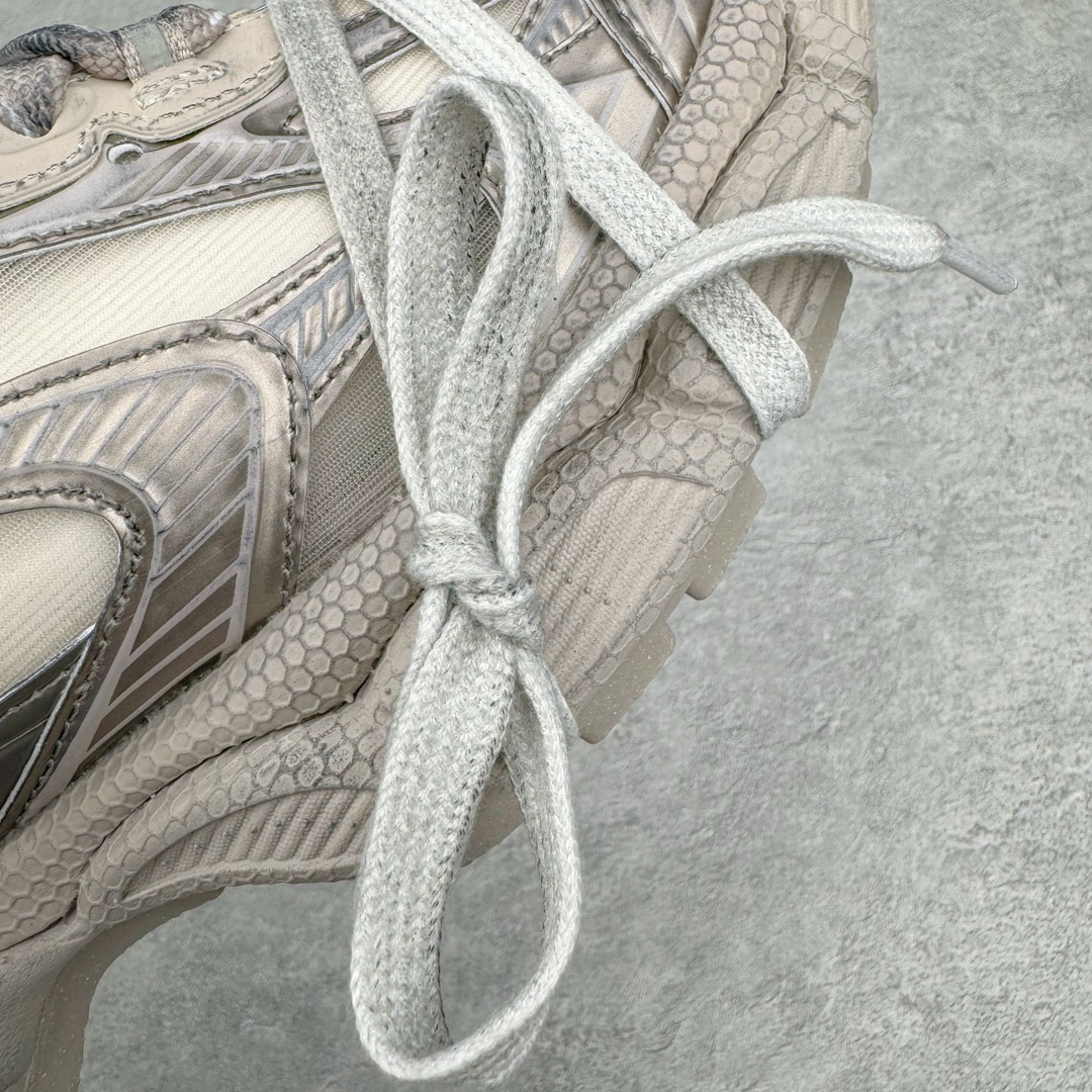 图片[20]-＃VG零售版 BALENCIAGA 3XL Sneakers 巴黎世家十代网布系带低帮走秀复古老爹鞋 全套原纸板楦头开发 最原汁原味的灵魂版型 全鞋荧光划线卡点 胶水把控整洁度追求极致完美 每一双都是工艺品 多重QC质检 超越公司货的品控标准 实实在在的免检产品 原盒原配 正确字体电绣 粗细、位置、大小正确 侧边TPU 透气孔匹配意产原版 正确分离大底 TPU软底 原版一致大底LOGO 立体感十足 原厂皮料水洗做旧 采购原厂网纱 不含皮革 网布材料和聚氨酯 磨损效果 鞋头边缘和后帮 Balenciaga 徽标 鞋面和后跟凸印尺码 鞋舌 3XL 橡胶品牌标识和反光细节 鞋帮拉袢和鞋舌拉祥 配反光细节 备用鞋带在鞋履前侧 可在穿着前取下 便于不同造型搭配 正常尺码 尺码：35 36 37 38 39 40 41 42 43 44 45 46-选品中心