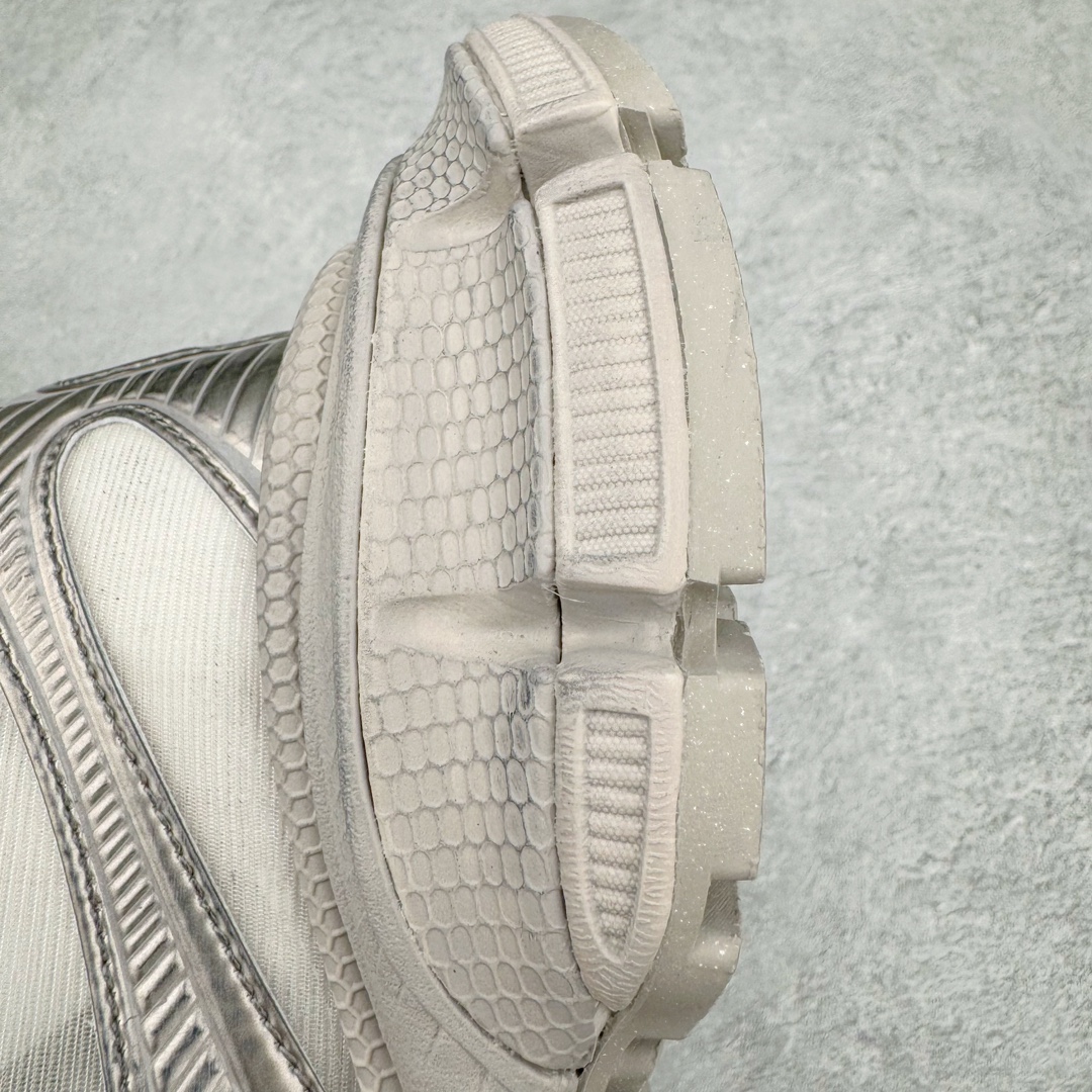 图片[15]-＃VG零售版 BALENCIAGA 3XL Sneakers 巴黎世家十代网布系带低帮走秀复古老爹鞋 全套原纸板楦头开发 最原汁原味的灵魂版型 全鞋荧光划线卡点 胶水把控整洁度追求极致完美 每一双都是工艺品 多重QC质检 超越公司货的品控标准 实实在在的免检产品 原盒原配 正确字体电绣 粗细、位置、大小正确 侧边TPU 透气孔匹配意产原版 正确分离大底 TPU软底 原版一致大底LOGO 立体感十足 原厂皮料水洗做旧 采购原厂网纱 不含皮革 网布材料和聚氨酯 磨损效果 鞋头边缘和后帮 Balenciaga 徽标 鞋面和后跟凸印尺码 鞋舌 3XL 橡胶品牌标识和反光细节 鞋帮拉袢和鞋舌拉祥 配反光细节 备用鞋带在鞋履前侧 可在穿着前取下 便于不同造型搭配 正常尺码 尺码：35 36 37 38 39 40 41 42 43 44 45 46-选品中心