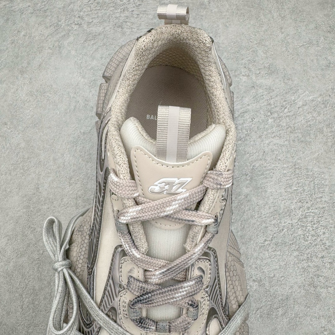 图片[5]-＃VG零售版 BALENCIAGA 3XL Sneakers 巴黎世家十代网布系带低帮走秀复古老爹鞋 全套原纸板楦头开发 最原汁原味的灵魂版型 全鞋荧光划线卡点 胶水把控整洁度追求极致完美 每一双都是工艺品 多重QC质检 超越公司货的品控标准 实实在在的免检产品 原盒原配 正确字体电绣 粗细、位置、大小正确 侧边TPU 透气孔匹配意产原版 正确分离大底 TPU软底 原版一致大底LOGO 立体感十足 原厂皮料水洗做旧 采购原厂网纱 不含皮革 网布材料和聚氨酯 磨损效果 鞋头边缘和后帮 Balenciaga 徽标 鞋面和后跟凸印尺码 鞋舌 3XL 橡胶品牌标识和反光细节 鞋帮拉袢和鞋舌拉祥 配反光细节 备用鞋带在鞋履前侧 可在穿着前取下 便于不同造型搭配 正常尺码 尺码：35 36 37 38 39 40 41 42 43 44 45 46-选品中心