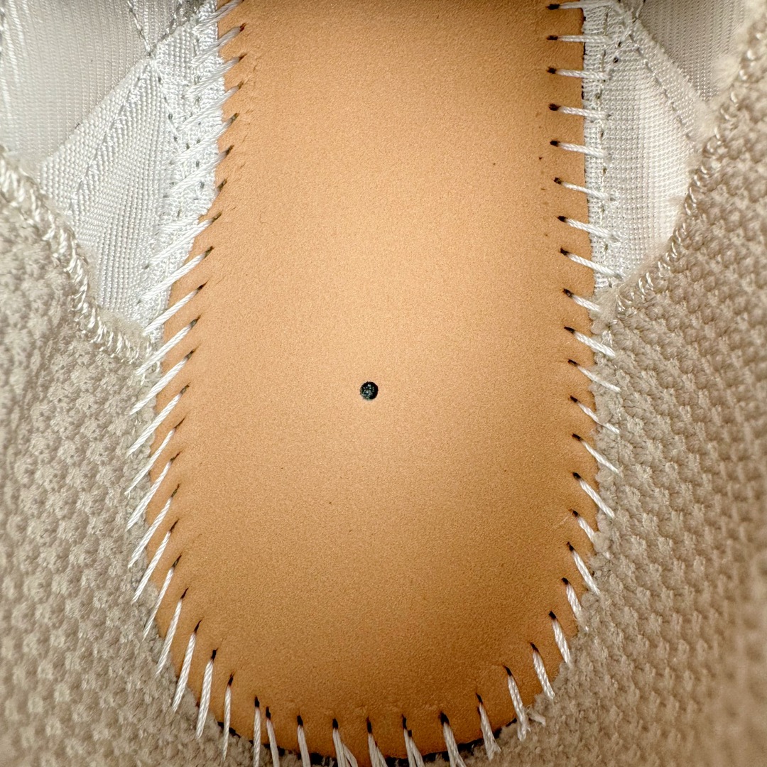 图片[10]-＃VG零售版 BALENCIAGA 3XL Sneakers 巴黎世家十代网布系带低帮走秀复古老爹鞋 全套原纸板楦头开发 最原汁原味的灵魂版型 全鞋荧光划线卡点 胶水把控整洁度追求极致完美 每一双都是工艺品 多重QC质检 超越公司货的品控标准 实实在在的免检产品 原盒原配 正确字体电绣 粗细、位置、大小正确 侧边TPU 透气孔匹配意产原版 正确分离大底 TPU软底 原版一致大底LOGO 立体感十足 原厂皮料水洗做旧 采购原厂网纱 不含皮革 网布材料和聚氨酯 磨损效果 鞋头边缘和后帮 Balenciaga 徽标 鞋面和后跟凸印尺码 鞋舌 3XL 橡胶品牌标识和反光细节 鞋帮拉袢和鞋舌拉祥 配反光细节 备用鞋带在鞋履前侧 可在穿着前取下 便于不同造型搭配 正常尺码 尺码：35 36 37 38 39 40 41 42 43 44 45 46-选品中心