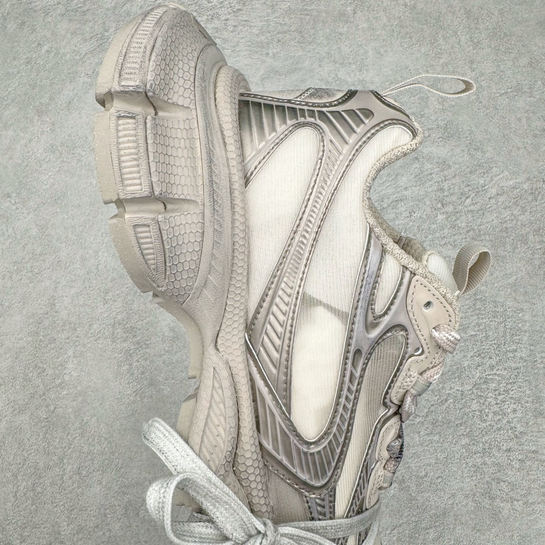 图片[6]-＃VG零售版 BALENCIAGA 3XL Sneakers 巴黎世家十代网布系带低帮走秀复古老爹鞋 全套原纸板楦头开发 最原汁原味的灵魂版型 全鞋荧光划线卡点 胶水把控整洁度追求极致完美 每一双都是工艺品 多重QC质检 超越公司货的品控标准 实实在在的免检产品 原盒原配 正确字体电绣 粗细、位置、大小正确 侧边TPU 透气孔匹配意产原版 正确分离大底 TPU软底 原版一致大底LOGO 立体感十足 原厂皮料水洗做旧 采购原厂网纱 不含皮革 网布材料和聚氨酯 磨损效果 鞋头边缘和后帮 Balenciaga 徽标 鞋面和后跟凸印尺码 鞋舌 3XL 橡胶品牌标识和反光细节 鞋帮拉袢和鞋舌拉祥 配反光细节 备用鞋带在鞋履前侧 可在穿着前取下 便于不同造型搭配 正常尺码 尺码：35 36 37 38 39 40 41 42 43 44 45 46-选品中心