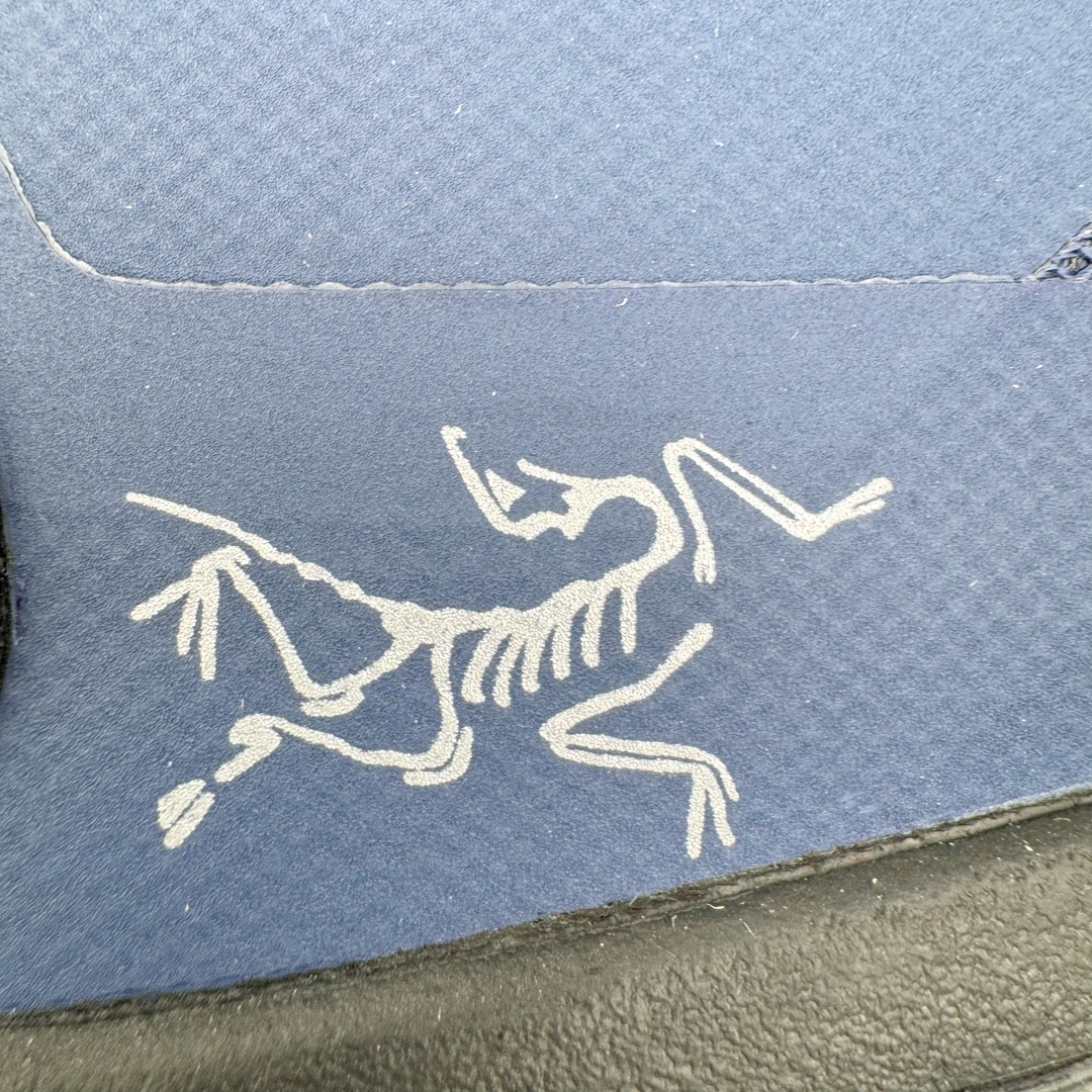 图片[12]-＃SG 加拿大品牌 始祖鸟·Arcteryx始祖鸟 Konseal Lt 轻量网布防滑轻便耐磨低帮越野跑步鞋 利用先进的技术、更轻但可靠耐用的材料和高度专注的设计流程，我们创造了我们最轻的接近鞋 Konseal LT。它专为在您携带背包和攀爬装备时覆盖崎岖的地面而设计，提供足底支撑和保护、应对不断変化的地形的敏捷性以及 Vibram® Megagrip 外底的自抓地力。内里提供赤足舒适感，鞋跟可平折，因此您可以在系绳或露营时将其作为木屐穿着。尺码：39 40 41 42 43 44 45-选品中心