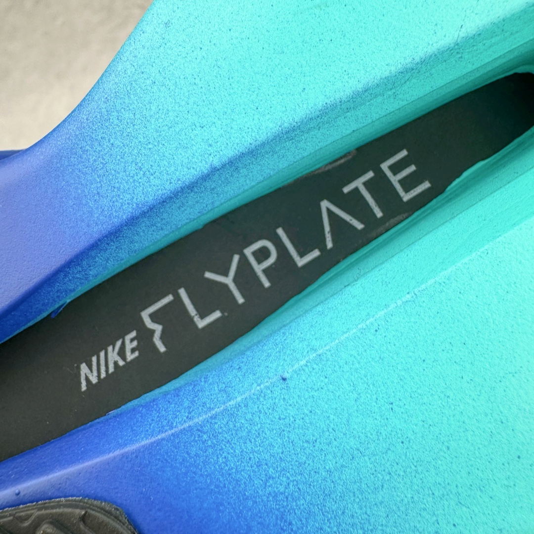 图片[18]-＃纯原 NK Air Zoom Alphafly NEXT% 3 2024全新马拉松超级跑鞋 ZD6206-100 有史以来最轻盈、测试次数最多的NK Alphafly 经过精英马拉松运动员的测试验证 并搭载Air Zoom气垫 旨在助力跑者实现突破 取得更佳的成绩 在开发过程中 Alphafly 3帮助耐克运动员凯尔文·基普图姆（Kelvin Kiptum）以2：00：35的成绩刷新了马拉松世界纪录 Alphafly的动力设计没有改变——Air Zoom气垫单元、Flyplate碳纤维板和ZoomX泡绵 但是整体系统的制作方法略有调整 优化和提升了对运动员的帮助 主要更新包括一体式鞋底 提供顺畅稳定的“后跟到脚趾”过渡；更宽的全长Flyplate碳纤维板提供稳定助推力 全新Fast Shot外底保证出色牵引力和抓地力 全新Atomknit 3.0鞋面提供更强的控制力、透气性和中足支撑力 尺码：36 36.5 37.5 38 38.5 39 40 40.5 41 42 42.5 43 44 44.5 45 46-选品中心