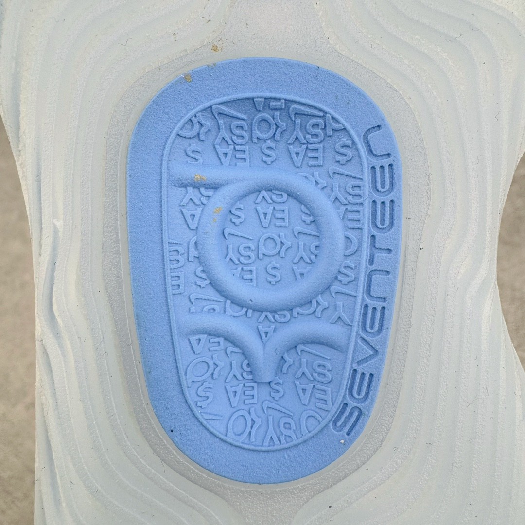 图片[16]-＃K版 NK KD17 EP 杜兰特十七代签名实战篮球鞋 FZ9487-700 配色灵感来自 Kevin Durant 的心路历程。从初出茅庐、适应环境、夺冠、受伤，再到伤愈复出，这些历程使 KD 变得更加成熟。鞋款上的紫色象征其职涯中所经历过的低潮，最终让他变得更强大。蓝色则是反映的是他的情绪起伏及如何靠着清晰思维，突破一切不好的情绪。出众缓震，舒适体验，鞋底融入 Nike Air 缓震配置，塑就出众缓震效果和舒适脚感，助力凯文·杜兰特在漫长赛季中所向披靡。疾速风范，惊艳表现，前足融入 Zoom Air 缓震配置，在比赛升温之际缔造出色回弹体验，尽显出众凌跃风采。全掌型泡绵出众回弹，营造柔软舒适感受。凹槽设计，畅动自如，鞋底凹槽和凸纹设计，提供多向抓地力和贴地感。足弓下方采用硬质设计，帮助稳固鞋身，助力实现从后跟到鞋头的流畅过渡。舒适契合，鞋面搭配多层网眼布，轻盈舒适。关键区域加固设计，帮助双足保持稳固；别致设计，外底的设计灵感源于手表齿轮，代表了凯文·杜兰特的内在工作及其有条不紊的做事习惯。尺码：40 40.5 41 42 42.5 43 44 44.5 45 46 47.5-选品中心