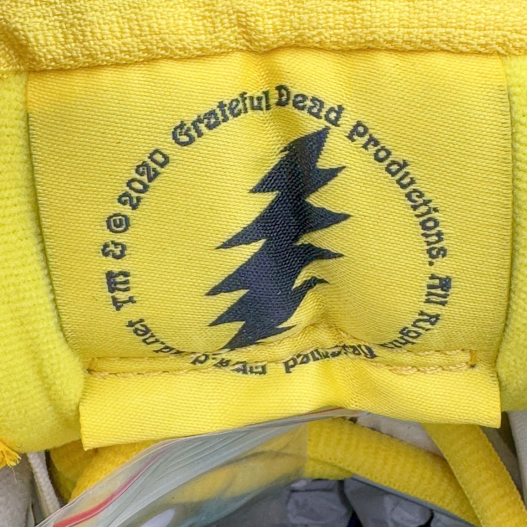 图片[11]-＃Z版纯原 Grateful Dead x NK SB Dunk Low Pro 跳舞小熊黄蓝 CJ5378-700 全新改良升级批次 独家原厂航空铝磨具打磨大底 鞋头坡度极致还原 原盒原配 圈内天花板工艺 原厂冲刀 超高清洁度 全鞋零毛边皮料切割 全套原楦原模倾力打造完美版型 采用原厂百宏鞋带以及原厂百宏织唛舌标 内标可供原厂几率过验 原厂中底布黄色点胶 原厂中底布拉帮走线遵循公司 尺码：36 36.5 37.5 38 38.5 39 40 40.5 41 42 42.5 43 44 45 46 47.5-选品中心