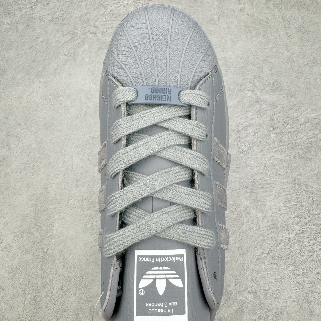 图片[4]-AD Originals Superstar 经典复古贝壳头板鞋 IE6115 诞生于1969年 是第一双将全皮面鞋 身与橡胶鞋头结合在一起的低帮篮球鞋 Superstar最开始 是作为高帮篮球鞋Pro Model的低帮版本而出现的 但因为其独特和醒目的橡胶鞋头造型而让大家熟知 被大家形象地称为\\\”shelltoe\\\”贝壳头 在70年代的美国职业篮球场上 接近3/4的NBA球员都将这双Superstar作为场上用鞋 80年代之后 经过不断的改良和发展 Superstar逐渐成为横跨时装、音乐、街头文化、休闲和运动等各大领域的时尚潮鞋 尺码：36 36.5 37 38 38.5 39 40 40.5 41 42 42.5 43 44 44.5 45-选品中心