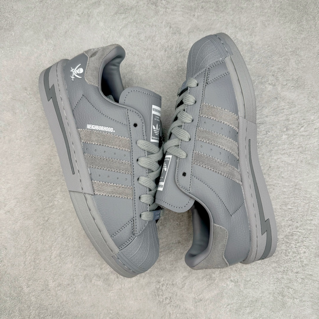 图片[3]-AD Originals Superstar 经典复古贝壳头板鞋 IE6115 诞生于1969年 是第一双将全皮面鞋 身与橡胶鞋头结合在一起的低帮篮球鞋 Superstar最开始 是作为高帮篮球鞋Pro Model的低帮版本而出现的 但因为其独特和醒目的橡胶鞋头造型而让大家熟知 被大家形象地称为\\\”shelltoe\\\”贝壳头 在70年代的美国职业篮球场上 接近3/4的NBA球员都将这双Superstar作为场上用鞋 80年代之后 经过不断的改良和发展 Superstar逐渐成为横跨时装、音乐、街头文化、休闲和运动等各大领域的时尚潮鞋 尺码：36 36.5 37 38 38.5 39 40 40.5 41 42 42.5 43 44 44.5 45-选品中心