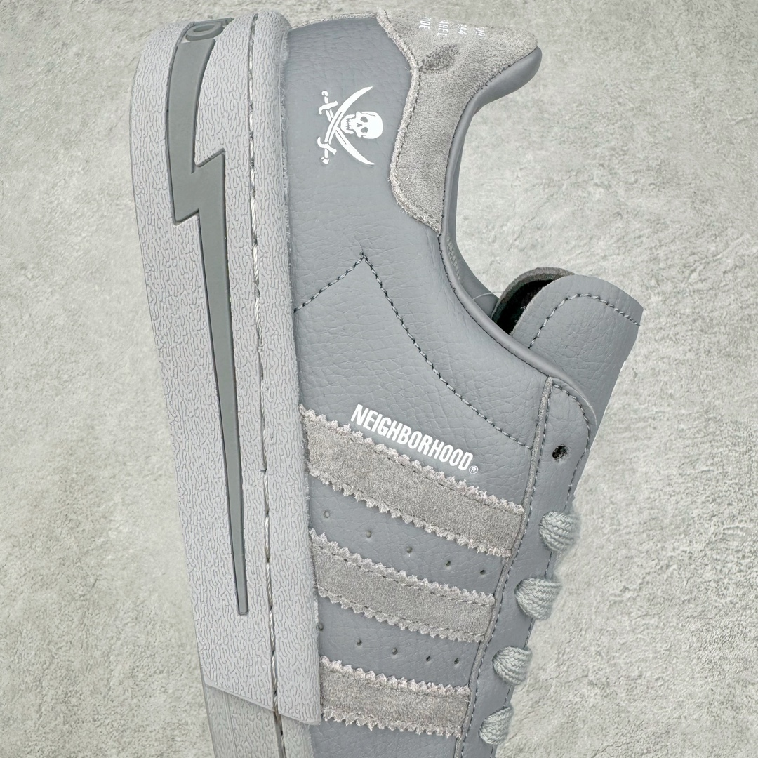 图片[6]-AD Originals Superstar 经典复古贝壳头板鞋 IE6115 诞生于1969年 是第一双将全皮面鞋 身与橡胶鞋头结合在一起的低帮篮球鞋 Superstar最开始 是作为高帮篮球鞋Pro Model的低帮版本而出现的 但因为其独特和醒目的橡胶鞋头造型而让大家熟知 被大家形象地称为\\\”shelltoe\\\”贝壳头 在70年代的美国职业篮球场上 接近3/4的NBA球员都将这双Superstar作为场上用鞋 80年代之后 经过不断的改良和发展 Superstar逐渐成为横跨时装、音乐、街头文化、休闲和运动等各大领域的时尚潮鞋 尺码：36 36.5 37 38 38.5 39 40 40.5 41 42 42.5 43 44 44.5 45-选品中心