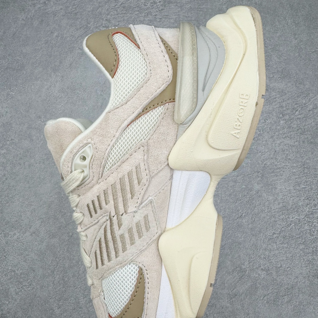 图片[7]-New Balance NB9060 复古运动鞋 新百伦又带来了新鞋型 并且是与芝加哥街头品牌 Joe Freshgoods 的联名款 鞋身主体采用了类似 990 系列的设计风格 与传统复古慢跑鞋区别不大 最大的变化就是鞋底部分 在传统设计的中底外层 增加了多个分区的模块 圆润的线条设计与我们熟悉的 New Balance 风格截然不同 但与同样充满弧形线条的鞋面搭配 看起来毫无违和感 尺码：36-45-选品中心