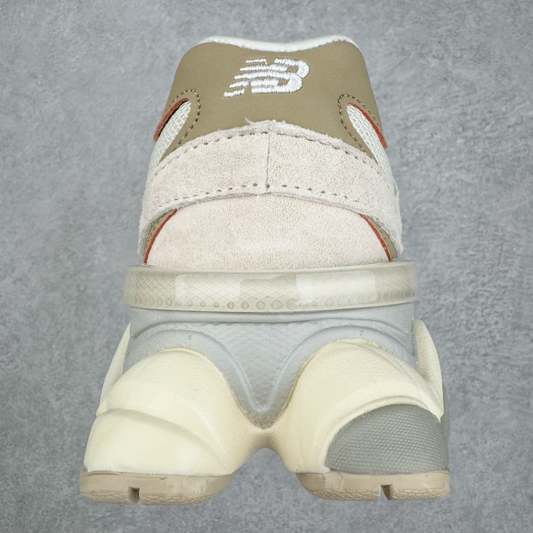 图片[8]-New Balance NB9060 复古运动鞋 新百伦又带来了新鞋型 并且是与芝加哥街头品牌 Joe Freshgoods 的联名款 鞋身主体采用了类似 990 系列的设计风格 与传统复古慢跑鞋区别不大 最大的变化就是鞋底部分 在传统设计的中底外层 增加了多个分区的模块 圆润的线条设计与我们熟悉的 New Balance 风格截然不同 但与同样充满弧形线条的鞋面搭配 看起来毫无违和感 尺码：36-45-选品中心