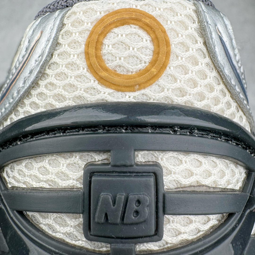 图片[11]-＃DT纯原 新百伦NB New Balance M1906系列 全套原楦原纸板原厂数据开发 进口三明治网面 原装进口皮料正确绒感卡色 正确中底拉帮中底网布细节 原厂标裁 带紫光防伪 定制后跟透明水晶模块 冲裁组合 大底贴合程度胶水上色把控完美 整洁度挑战全网艺术家 多道序QC把关品质完善 匠心打造 耗时两个月开发完成 工艺极其复杂难度可想而知 新开独立私模大底 正确六层组合大底 高端零售专供产物 尺码：36 37 37.5 38 38.5 39 40 40.5 41 42 42.5 43 44 45-选品中心