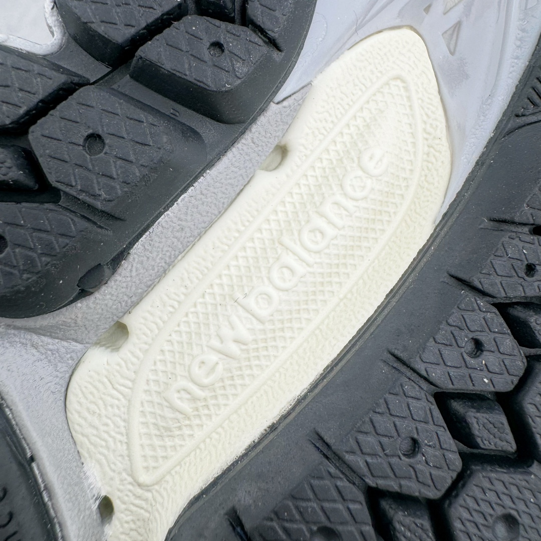 图片[10]-＃DT纯原 新百伦NB New Balance M1906系列 全套原楦原纸板原厂数据开发 进口三明治网面 原装进口皮料正确绒感卡色 正确中底拉帮中底网布细节 原厂标裁 带紫光防伪 定制后跟透明水晶模块 冲裁组合 大底贴合程度胶水上色把控完美 整洁度挑战全网艺术家 多道序QC把关品质完善 匠心打造 耗时两个月开发完成 工艺极其复杂难度可想而知 新开独立私模大底 正确六层组合大底 高端零售专供产物 尺码：36 37 37.5 38 38.5 39 40 40.5 41 42 42.5 43 44 45-选品中心