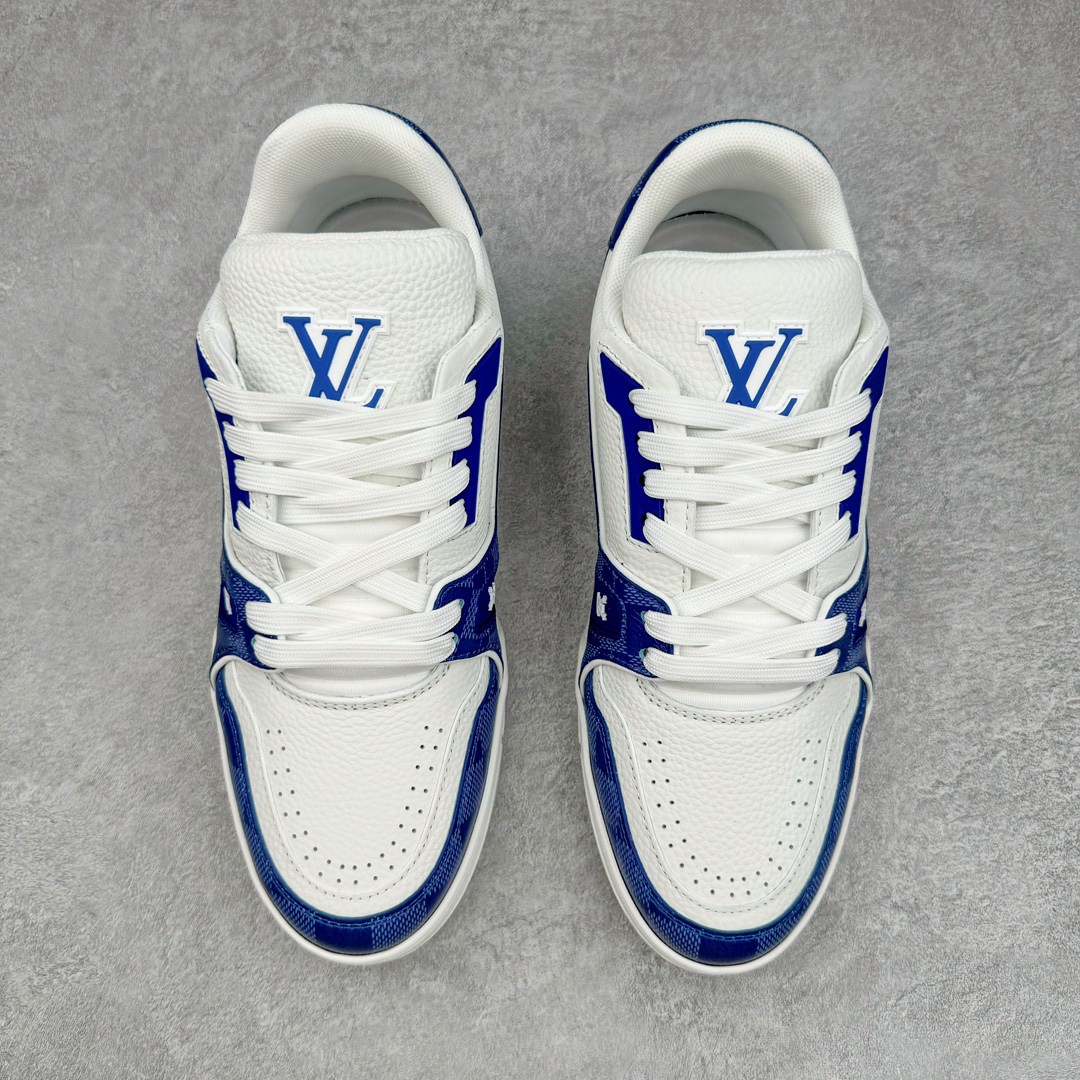 图片[2]-＃GD广顶 Louis Vuitton Trainer lv路易威登时装走秀运动时尚板鞋 外贸零售特供批次 2023全新纸板数据 印花高频效果碾压市面 市售天花板产物 耗时半年巨作 全套原厂新版原纸板楦头开发 原厂特供皮料加持 市场所有版本中综合最强的货品 GD实力大厂出品 全网最全配色更新最快 最成熟的做工稳定的品控 完美鞋型超高的清洁度 零毛边线头瑕疵 全套原楦原纸版原鞋开模 全网最具灵魂的版型 正确原装黄色鞋盒 正确中底印花 鞋面印花3D高频深度立体 全鞋电脑针车 紧密相连 针距密度一致 环保乳胶注塑鞋垫 厚度脚感还原原版 皮面裁剪部位 统一油边封口工艺 原装橡胶大底含胶量大底组合零偏差 专柜全套包装 防尘袋 说明书 质保卡 男女鞋 尺码：35 36 37 38 39 40 41 42 43 44 45-选品中心