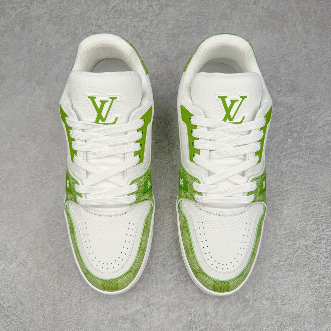 图片[2]-＃GD广顶 Louis Vuitton Trainer lv路易威登时装走秀运动时尚板鞋 外贸零售特供批次 2023全新纸板数据 印花高频效果碾压市面 市售天花板产物 耗时半年巨作 全套原厂新版原纸板楦头开发 原厂特供皮料加持 市场所有版本中综合最强的货品 GD实力大厂出品 全网最全配色更新最快 最成熟的做工稳定的品控 完美鞋型超高的清洁度 零毛边线头瑕疵 全套原楦原纸版原鞋开模 全网最具灵魂的版型 正确原装黄色鞋盒 正确中底印花 鞋面印花3D高频深度立体 全鞋电脑针车 紧密相连 针距密度一致 环保乳胶注塑鞋垫 厚度脚感还原原版 皮面裁剪部位 统一油边封口工艺 原装橡胶大底含胶量大底组合零偏差 专柜全套包装 防尘袋 说明书 质保卡 男女鞋 尺码：35 36 37 38 39 40 41 42 43 44 45-选品中心
