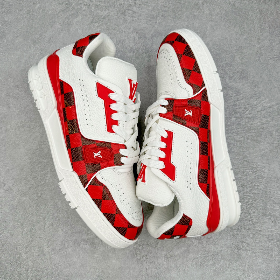 图片[3]-＃GD广顶 Louis Vuitton Trainer lv路易威登时装走秀运动时尚板鞋 外贸零售特供批次 2023全新纸板数据 印花高频效果碾压市面 市售天花板产物 耗时半年巨作 全套原厂新版原纸板楦头开发 原厂特供皮料加持 市场所有版本中综合最强的货品 GD实力大厂出品 全网最全配色更新最快 最成熟的做工稳定的品控 完美鞋型超高的清洁度 零毛边线头瑕疵 全套原楦原纸版原鞋开模 全网最具灵魂的版型 正确原装黄色鞋盒 正确中底印花 鞋面印花3D高频深度立体 全鞋电脑针车 紧密相连 针距密度一致 环保乳胶注塑鞋垫 厚度脚感还原原版 皮面裁剪部位 统一油边封口工艺 原装橡胶大底含胶量大底组合零偏差 专柜全套包装 防尘袋 说明书 质保卡 男女鞋 尺码：35 36 37 38 39 40 41 42 43 44 45-选品中心