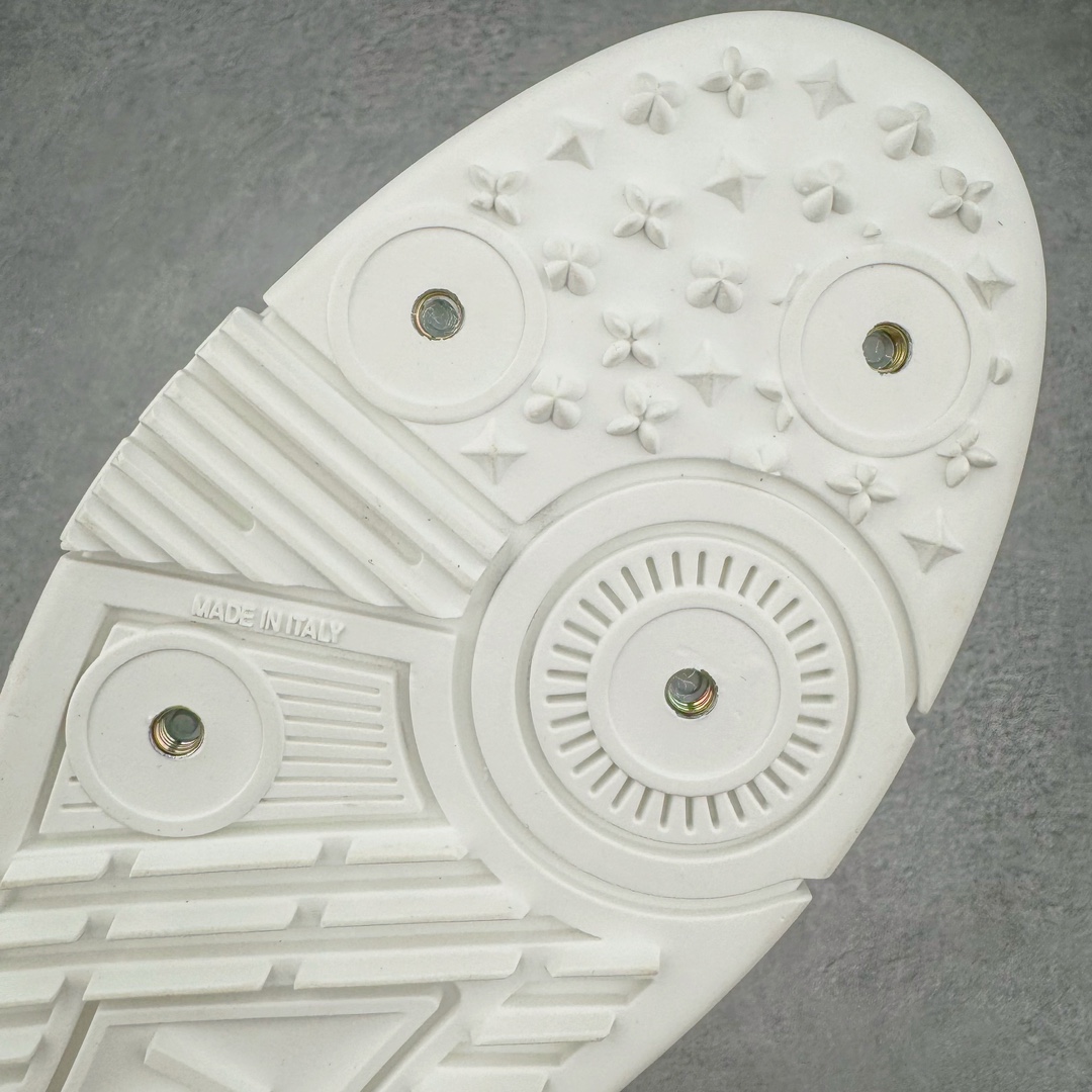 图片[18]-＃GD广顶 Louis Vuitton Trainer lv路易威登时装走秀运动时尚板鞋 外贸零售特供批次 2023全新纸板数据 印花高频效果碾压市面 市售天花板产物 耗时半年巨作 全套原厂新版原纸板楦头开发 原厂特供皮料加持 市场所有版本中综合最强的货品 GD实力大厂出品 全网最全配色更新最快 最成熟的做工稳定的品控 完美鞋型超高的清洁度 零毛边线头瑕疵 全套原楦原纸版原鞋开模 全网最具灵魂的版型 正确原装黄色鞋盒 正确中底印花 鞋面印花3D高频深度立体 全鞋电脑针车 紧密相连 针距密度一致 环保乳胶注塑鞋垫 厚度脚感还原原版 皮面裁剪部位 统一油边封口工艺 原装橡胶大底含胶量大底组合零偏差 专柜全套包装 防尘袋 说明书 质保卡 男女鞋 尺码：35 36 37 38 39 40 41 42 43 44 45-选品中心