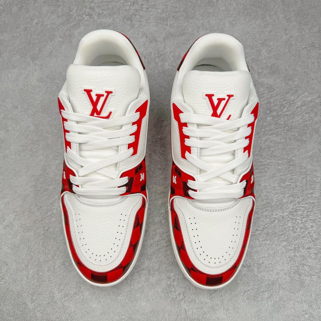 图片[2]-＃GD广顶 Louis Vuitton Trainer lv路易威登时装走秀运动时尚板鞋 外贸零售特供批次 2023全新纸板数据 印花高频效果碾压市面 市售天花板产物 耗时半年巨作 全套原厂新版原纸板楦头开发 原厂特供皮料加持 市场所有版本中综合最强的货品 GD实力大厂出品 全网最全配色更新最快 最成熟的做工稳定的品控 完美鞋型超高的清洁度 零毛边线头瑕疵 全套原楦原纸版原鞋开模 全网最具灵魂的版型 正确原装黄色鞋盒 正确中底印花 鞋面印花3D高频深度立体 全鞋电脑针车 紧密相连 针距密度一致 环保乳胶注塑鞋垫 厚度脚感还原原版 皮面裁剪部位 统一油边封口工艺 原装橡胶大底含胶量大底组合零偏差 专柜全套包装 防尘袋 说明书 质保卡 男女鞋 尺码：35 36 37 38 39 40 41 42 43 44 45-选品中心
