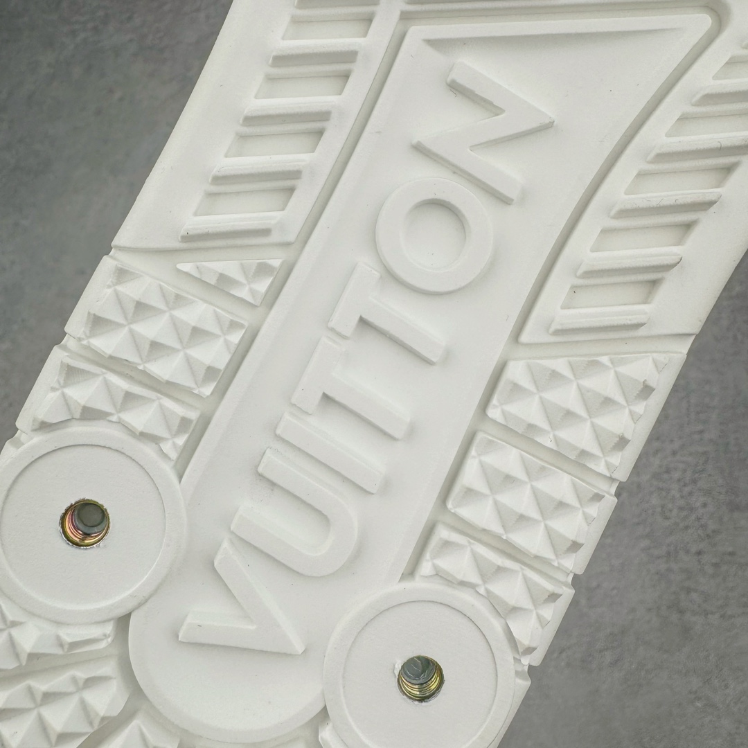 图片[19]-＃GD广顶 Louis Vuitton Trainer lv路易威登时装走秀运动时尚板鞋 外贸零售特供批次 2023全新纸板数据 印花高频效果碾压市面 市售天花板产物 耗时半年巨作 全套原厂新版原纸板楦头开发 原厂特供皮料加持 市场所有版本中综合最强的货品 GD实力大厂出品 全网最全配色更新最快 最成熟的做工稳定的品控 完美鞋型超高的清洁度 零毛边线头瑕疵 全套原楦原纸版原鞋开模 全网最具灵魂的版型 正确原装黄色鞋盒 正确中底印花 鞋面印花3D高频深度立体 全鞋电脑针车 紧密相连 针距密度一致 环保乳胶注塑鞋垫 厚度脚感还原原版 皮面裁剪部位 统一油边封口工艺 原装橡胶大底含胶量大底组合零偏差 专柜全套包装 防尘袋 说明书 质保卡 男女鞋 尺码：35 36 37 38 39 40 41 42 43 44 45-选品中心