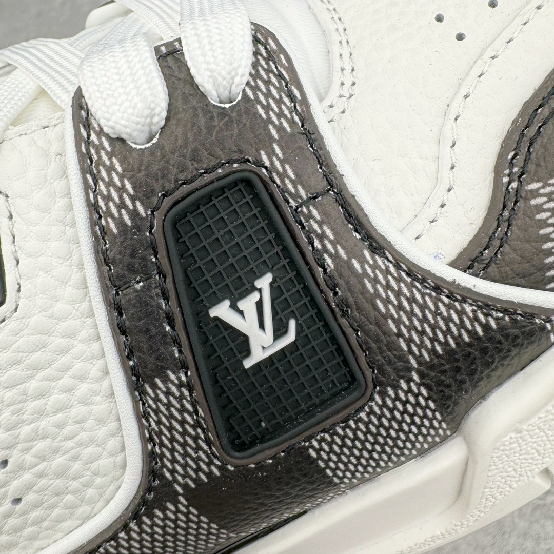 图片[17]-＃GD广顶 Louis Vuitton Trainer lv路易威登时装走秀运动时尚板鞋 外贸零售特供批次 2023全新纸板数据 印花高频效果碾压市面 市售天花板产物 耗时半年巨作 全套原厂新版原纸板楦头开发 原厂特供皮料加持 市场所有版本中综合最强的货品 GD实力大厂出品 全网最全配色更新最快 最成熟的做工稳定的品控 完美鞋型超高的清洁度 零毛边线头瑕疵 全套原楦原纸版原鞋开模 全网最具灵魂的版型 正确原装黄色鞋盒 正确中底印花 鞋面印花3D高频深度立体 全鞋电脑针车 紧密相连 针距密度一致 环保乳胶注塑鞋垫 厚度脚感还原原版 皮面裁剪部位 统一油边封口工艺 原装橡胶大底含胶量大底组合零偏差 专柜全套包装 防尘袋 说明书 质保卡 男女鞋 尺码：35 36 37 38 39 40 41 42 43 44 45-选品中心