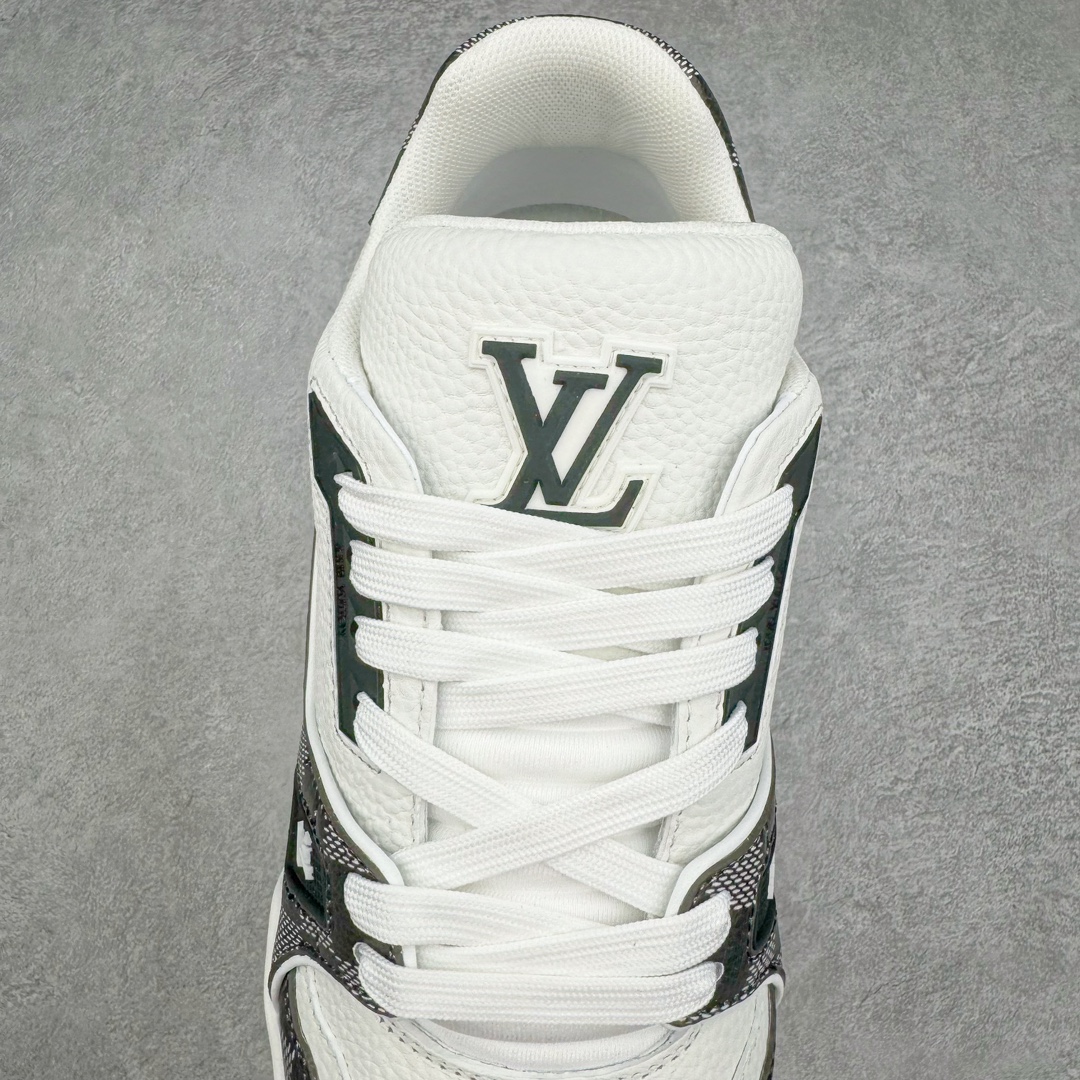 图片[5]-＃GD广顶 Louis Vuitton Trainer lv路易威登时装走秀运动时尚板鞋 外贸零售特供批次 2023全新纸板数据 印花高频效果碾压市面 市售天花板产物 耗时半年巨作 全套原厂新版原纸板楦头开发 原厂特供皮料加持 市场所有版本中综合最强的货品 GD实力大厂出品 全网最全配色更新最快 最成熟的做工稳定的品控 完美鞋型超高的清洁度 零毛边线头瑕疵 全套原楦原纸版原鞋开模 全网最具灵魂的版型 正确原装黄色鞋盒 正确中底印花 鞋面印花3D高频深度立体 全鞋电脑针车 紧密相连 针距密度一致 环保乳胶注塑鞋垫 厚度脚感还原原版 皮面裁剪部位 统一油边封口工艺 原装橡胶大底含胶量大底组合零偏差 专柜全套包装 防尘袋 说明书 质保卡 男女鞋 尺码：35 36 37 38 39 40 41 42 43 44 45-选品中心
