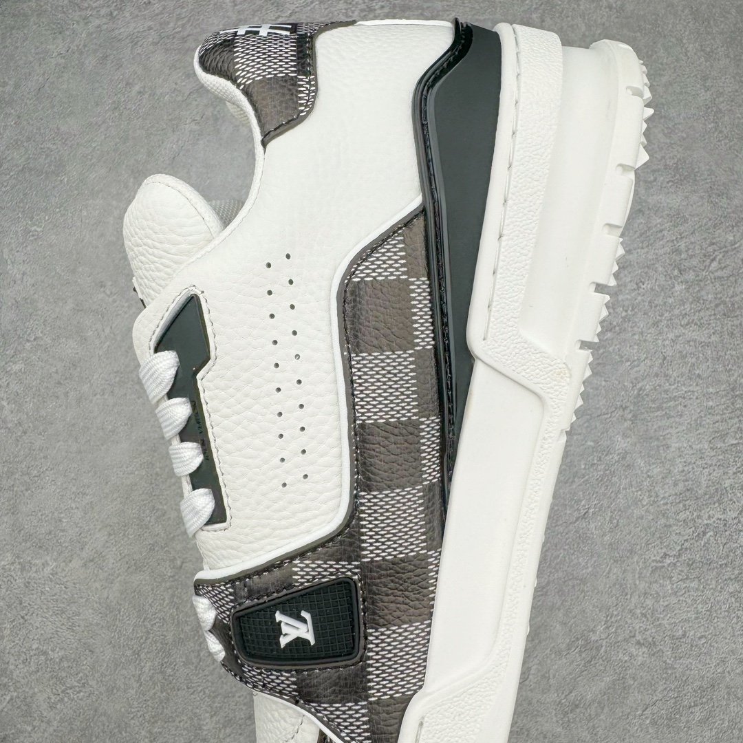 图片[7]-＃GD广顶 Louis Vuitton Trainer lv路易威登时装走秀运动时尚板鞋 外贸零售特供批次 2023全新纸板数据 印花高频效果碾压市面 市售天花板产物 耗时半年巨作 全套原厂新版原纸板楦头开发 原厂特供皮料加持 市场所有版本中综合最强的货品 GD实力大厂出品 全网最全配色更新最快 最成熟的做工稳定的品控 完美鞋型超高的清洁度 零毛边线头瑕疵 全套原楦原纸版原鞋开模 全网最具灵魂的版型 正确原装黄色鞋盒 正确中底印花 鞋面印花3D高频深度立体 全鞋电脑针车 紧密相连 针距密度一致 环保乳胶注塑鞋垫 厚度脚感还原原版 皮面裁剪部位 统一油边封口工艺 原装橡胶大底含胶量大底组合零偏差 专柜全套包装 防尘袋 说明书 质保卡 男女鞋 尺码：35 36 37 38 39 40 41 42 43 44 45-选品中心