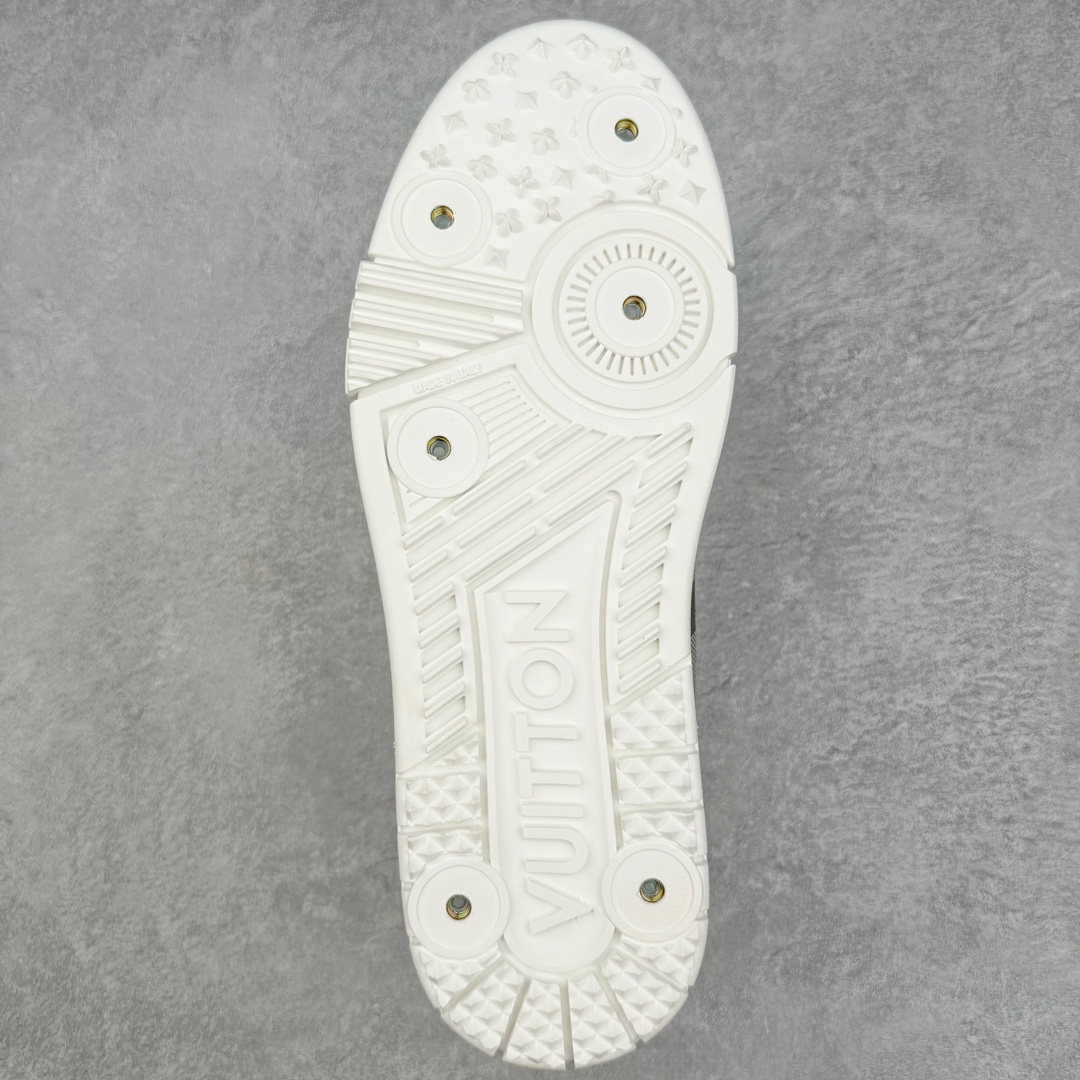 图片[9]-＃GD广顶 Louis Vuitton Trainer lv路易威登时装走秀运动时尚板鞋 外贸零售特供批次 2023全新纸板数据 印花高频效果碾压市面 市售天花板产物 耗时半年巨作 全套原厂新版原纸板楦头开发 原厂特供皮料加持 市场所有版本中综合最强的货品 GD实力大厂出品 全网最全配色更新最快 最成熟的做工稳定的品控 完美鞋型超高的清洁度 零毛边线头瑕疵 全套原楦原纸版原鞋开模 全网最具灵魂的版型 正确原装黄色鞋盒 正确中底印花 鞋面印花3D高频深度立体 全鞋电脑针车 紧密相连 针距密度一致 环保乳胶注塑鞋垫 厚度脚感还原原版 皮面裁剪部位 统一油边封口工艺 原装橡胶大底含胶量大底组合零偏差 专柜全套包装 防尘袋 说明书 质保卡 男女鞋 尺码：35 36 37 38 39 40 41 42 43 44 45-选品中心