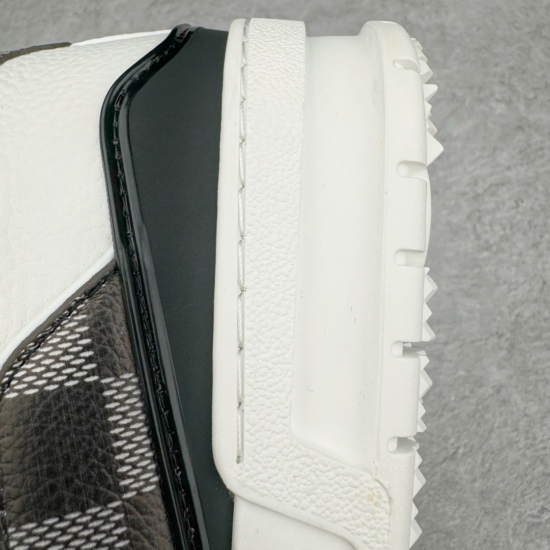 图片[12]-＃GD广顶 Louis Vuitton Trainer lv路易威登时装走秀运动时尚板鞋 外贸零售特供批次 2023全新纸板数据 印花高频效果碾压市面 市售天花板产物 耗时半年巨作 全套原厂新版原纸板楦头开发 原厂特供皮料加持 市场所有版本中综合最强的货品 GD实力大厂出品 全网最全配色更新最快 最成熟的做工稳定的品控 完美鞋型超高的清洁度 零毛边线头瑕疵 全套原楦原纸版原鞋开模 全网最具灵魂的版型 正确原装黄色鞋盒 正确中底印花 鞋面印花3D高频深度立体 全鞋电脑针车 紧密相连 针距密度一致 环保乳胶注塑鞋垫 厚度脚感还原原版 皮面裁剪部位 统一油边封口工艺 原装橡胶大底含胶量大底组合零偏差 专柜全套包装 防尘袋 说明书 质保卡 男女鞋 尺码：35 36 37 38 39 40 41 42 43 44 45-选品中心