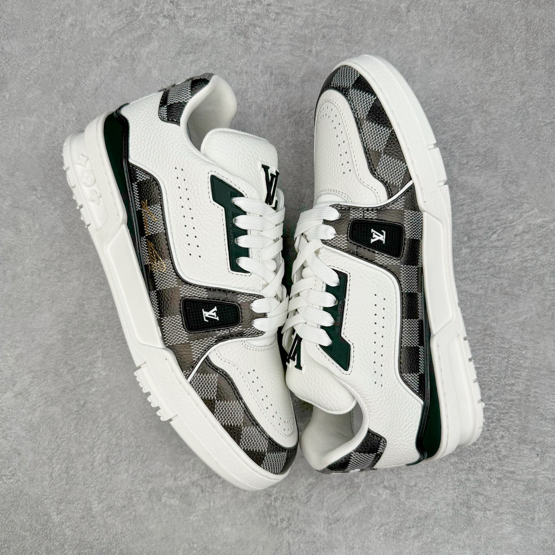 图片[3]-＃GD广顶 Louis Vuitton Trainer lv路易威登时装走秀运动时尚板鞋 外贸零售特供批次 2023全新纸板数据 印花高频效果碾压市面 市售天花板产物 耗时半年巨作 全套原厂新版原纸板楦头开发 原厂特供皮料加持 市场所有版本中综合最强的货品 GD实力大厂出品 全网最全配色更新最快 最成熟的做工稳定的品控 完美鞋型超高的清洁度 零毛边线头瑕疵 全套原楦原纸版原鞋开模 全网最具灵魂的版型 正确原装黄色鞋盒 正确中底印花 鞋面印花3D高频深度立体 全鞋电脑针车 紧密相连 针距密度一致 环保乳胶注塑鞋垫 厚度脚感还原原版 皮面裁剪部位 统一油边封口工艺 原装橡胶大底含胶量大底组合零偏差 专柜全套包装 防尘袋 说明书 质保卡 男女鞋 尺码：35 36 37 38 39 40 41 42 43 44 45-选品中心