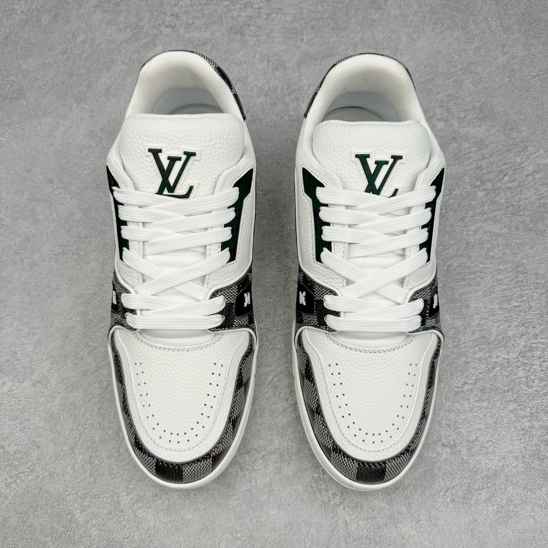 图片[2]-＃GD广顶 Louis Vuitton Trainer lv路易威登时装走秀运动时尚板鞋 外贸零售特供批次 2023全新纸板数据 印花高频效果碾压市面 市售天花板产物 耗时半年巨作 全套原厂新版原纸板楦头开发 原厂特供皮料加持 市场所有版本中综合最强的货品 GD实力大厂出品 全网最全配色更新最快 最成熟的做工稳定的品控 完美鞋型超高的清洁度 零毛边线头瑕疵 全套原楦原纸版原鞋开模 全网最具灵魂的版型 正确原装黄色鞋盒 正确中底印花 鞋面印花3D高频深度立体 全鞋电脑针车 紧密相连 针距密度一致 环保乳胶注塑鞋垫 厚度脚感还原原版 皮面裁剪部位 统一油边封口工艺 原装橡胶大底含胶量大底组合零偏差 专柜全套包装 防尘袋 说明书 质保卡 男女鞋 尺码：35 36 37 38 39 40 41 42 43 44 45-选品中心