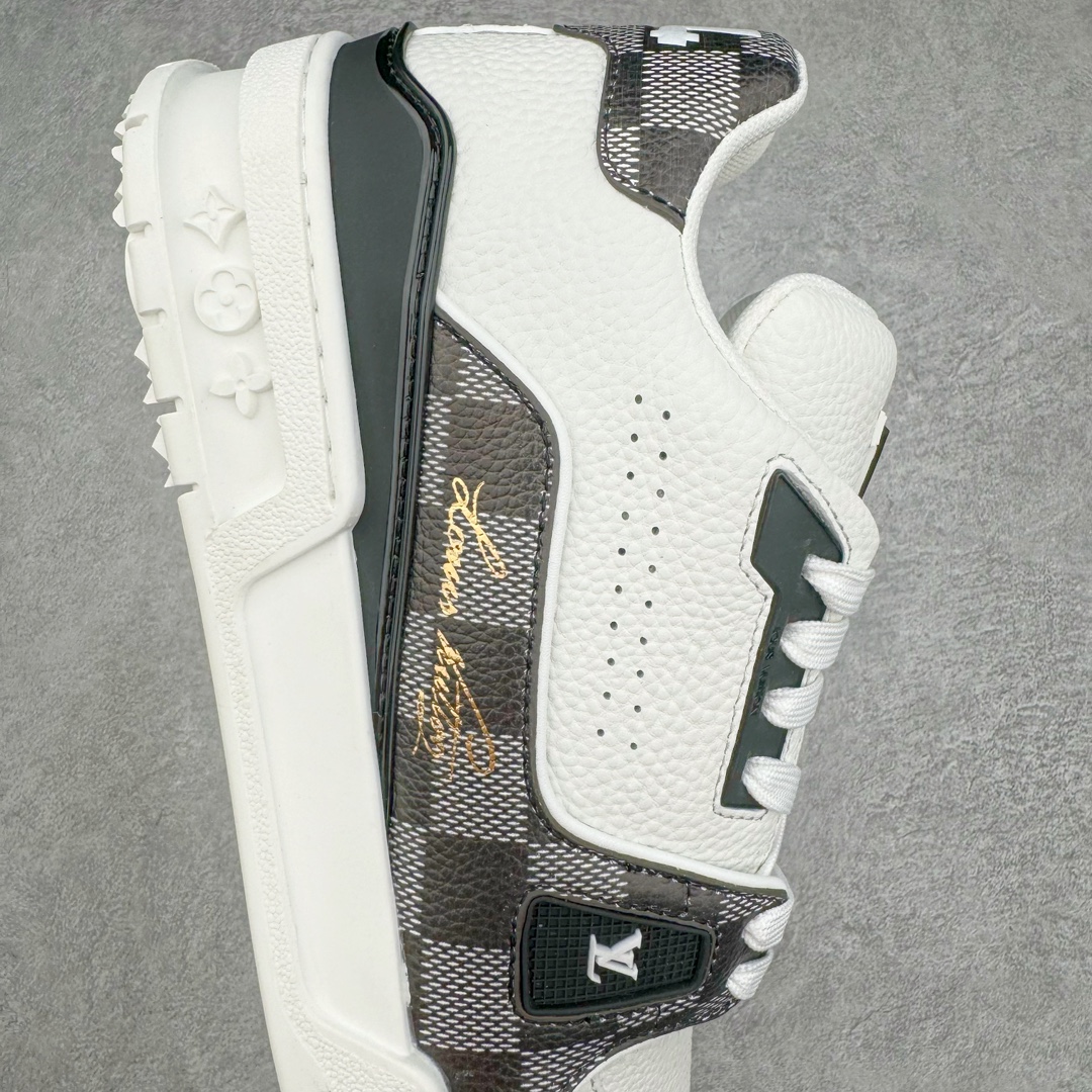 图片[6]-＃GD广顶 Louis Vuitton Trainer lv路易威登时装走秀运动时尚板鞋 外贸零售特供批次 2023全新纸板数据 印花高频效果碾压市面 市售天花板产物 耗时半年巨作 全套原厂新版原纸板楦头开发 原厂特供皮料加持 市场所有版本中综合最强的货品 GD实力大厂出品 全网最全配色更新最快 最成熟的做工稳定的品控 完美鞋型超高的清洁度 零毛边线头瑕疵 全套原楦原纸版原鞋开模 全网最具灵魂的版型 正确原装黄色鞋盒 正确中底印花 鞋面印花3D高频深度立体 全鞋电脑针车 紧密相连 针距密度一致 环保乳胶注塑鞋垫 厚度脚感还原原版 皮面裁剪部位 统一油边封口工艺 原装橡胶大底含胶量大底组合零偏差 专柜全套包装 防尘袋 说明书 质保卡 男女鞋 尺码：35 36 37 38 39 40 41 42 43 44 45-选品中心